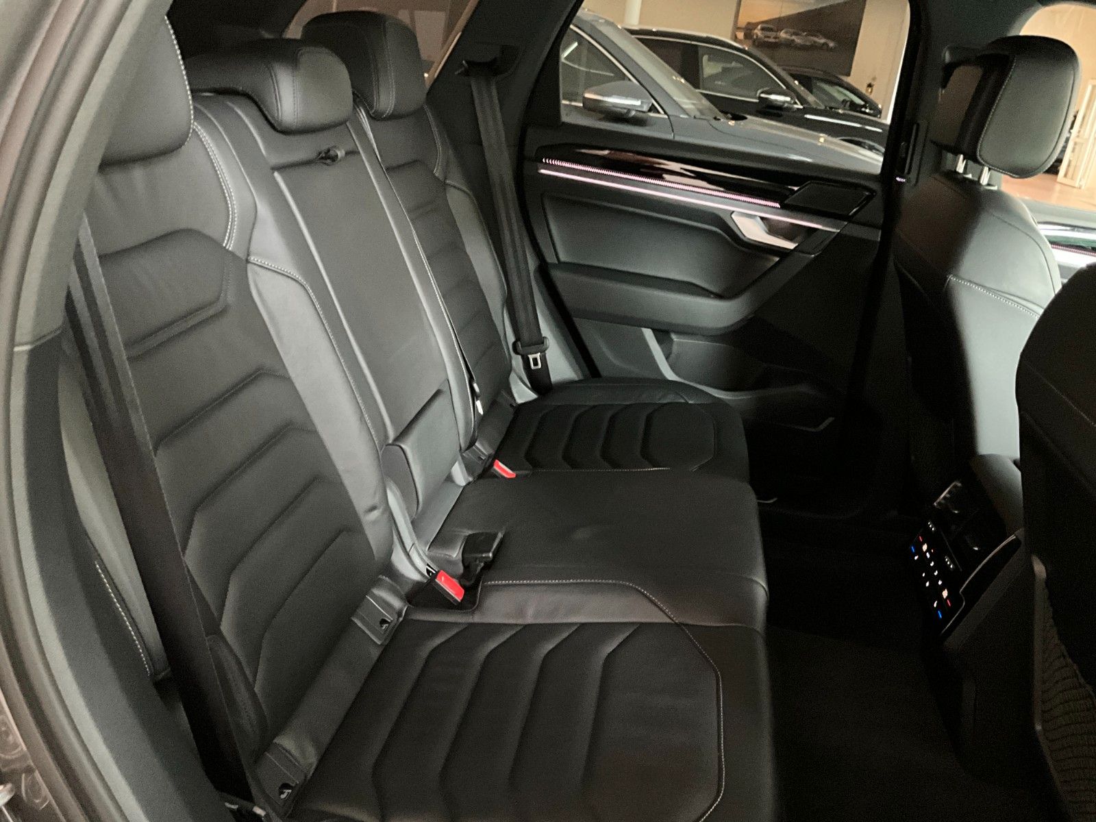 Volkswagen Touareg R-Line , AHZV, Luftfahr, UVP 97.615€br.