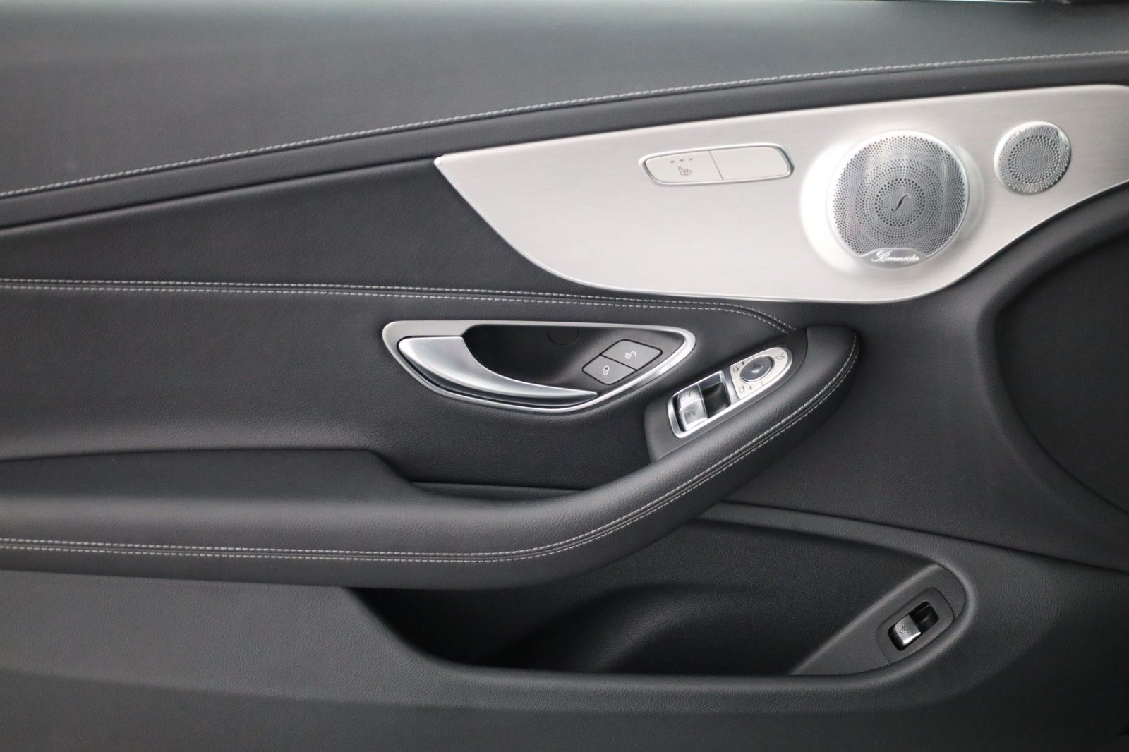Mercedes-Benz C 220 4MATIC Coupé AMG Line - Samsaru's Car Outlet