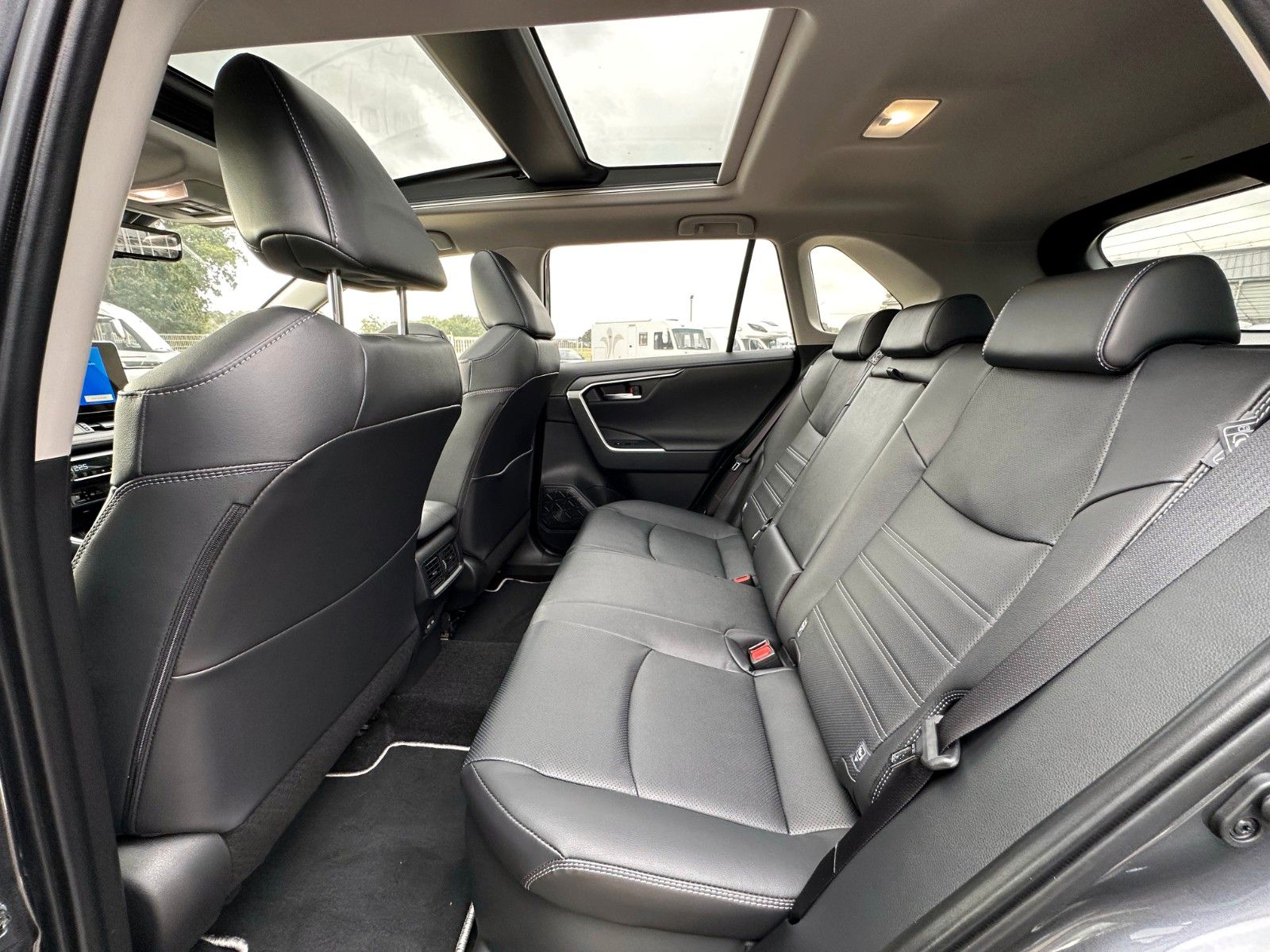 Toyota RAV 4 HYBRID PANORAMA LEDER NAVI DAB JBL 360°...