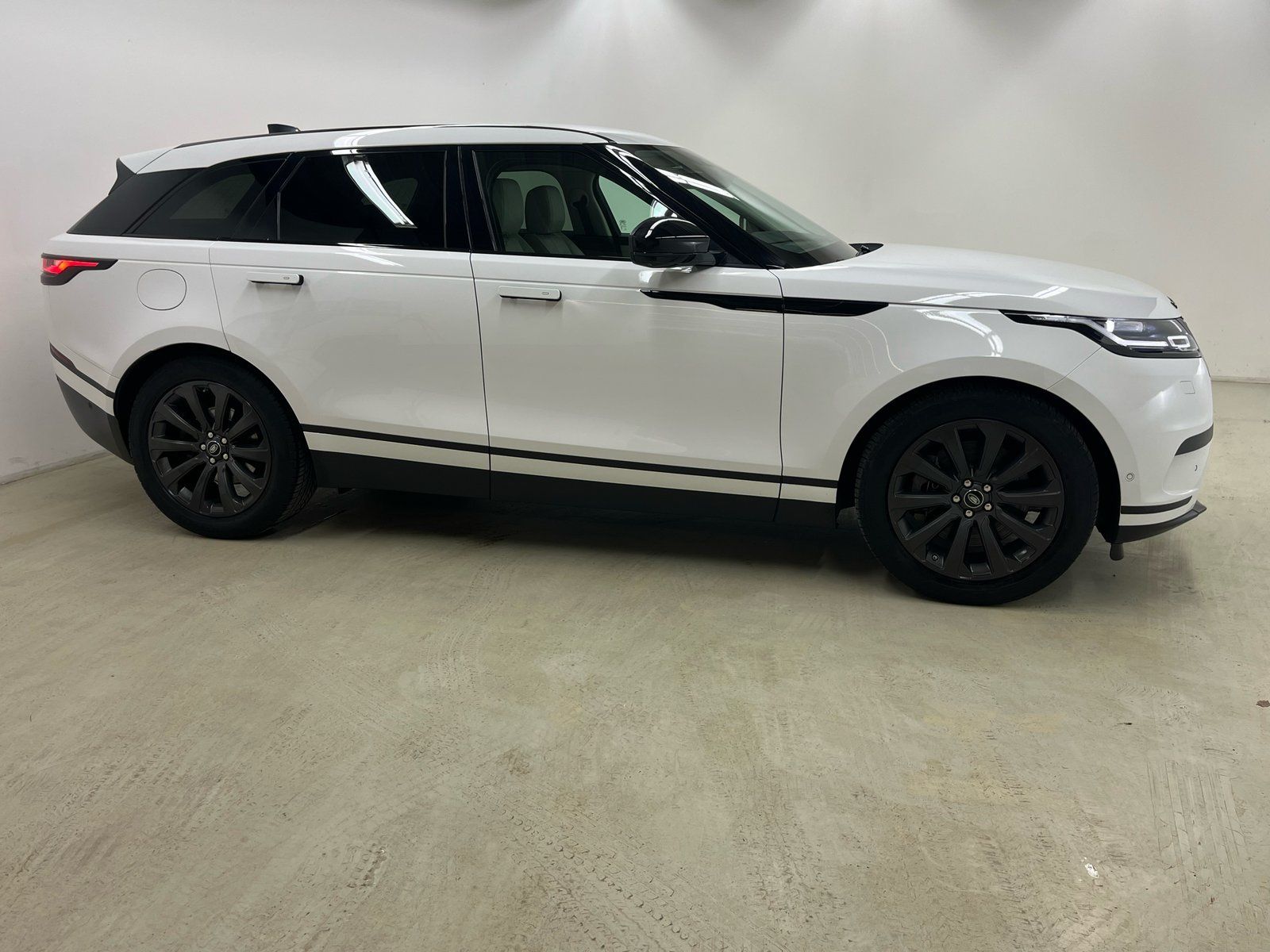 Range Rover Velar D300 S - Samsaru's Car Outlet