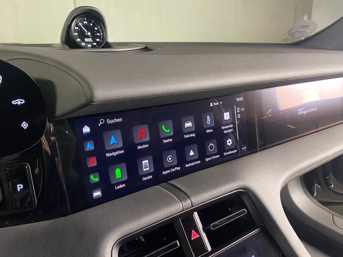 Porsche Taycan 4 Cross Turismo | Beifahrerdisplay |