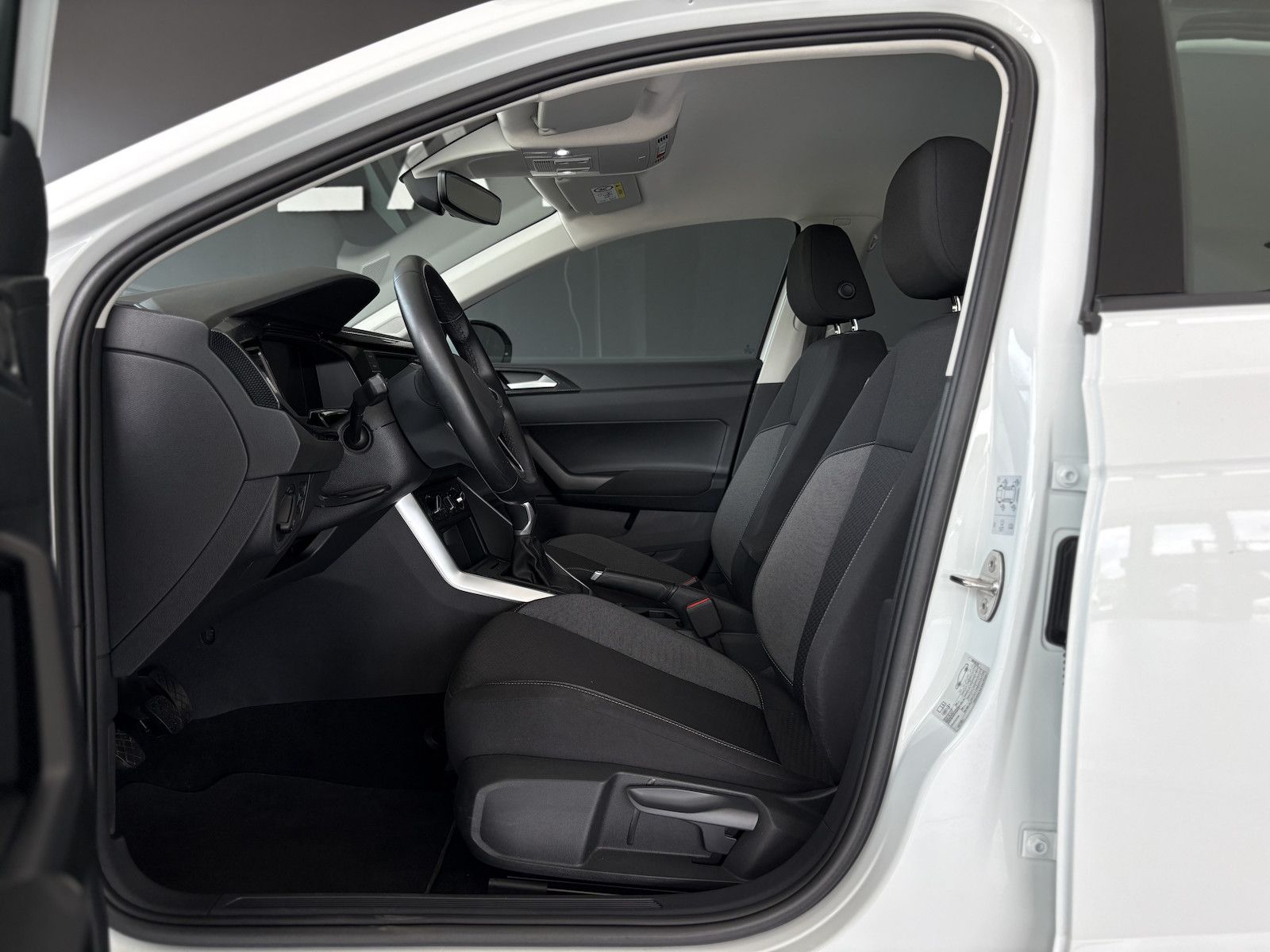 Volkswagen Taigo 1.0 TSI Life - Samsaru's Car Outlet