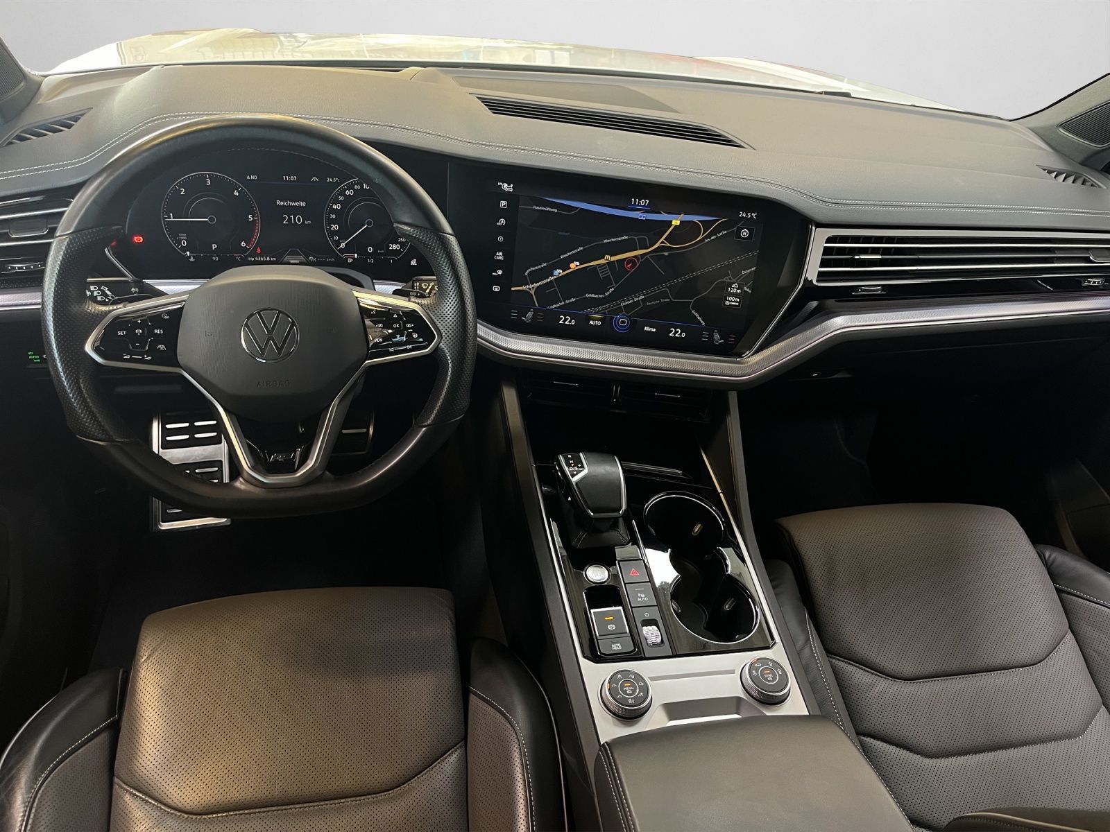 Volkswagen Touareg R-Line 3.0 TDI - Samsaru's Car Outlet