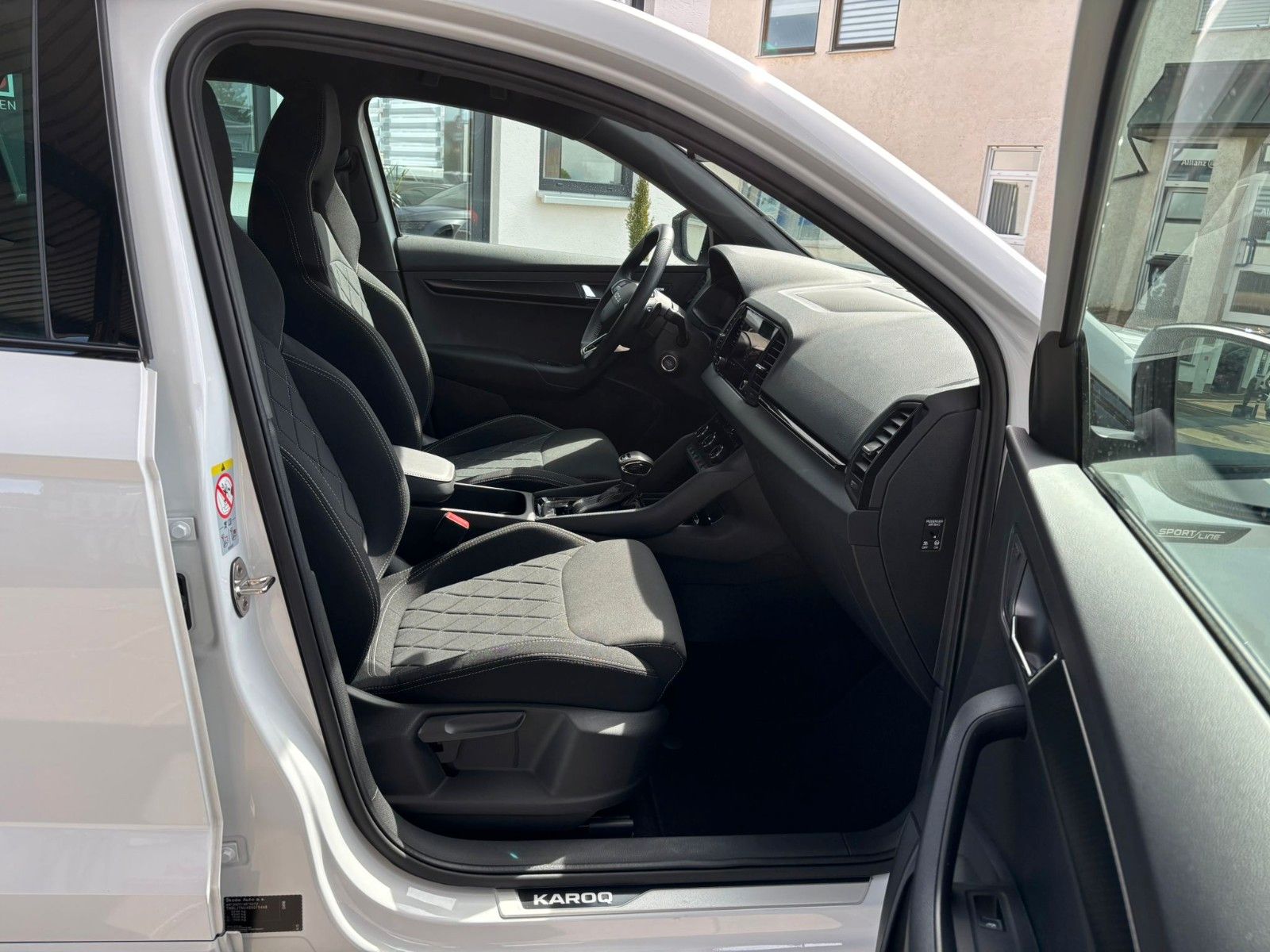 Skoda Karoq Sportline *AHK/Navi/SHZ/ACC/Garantie*