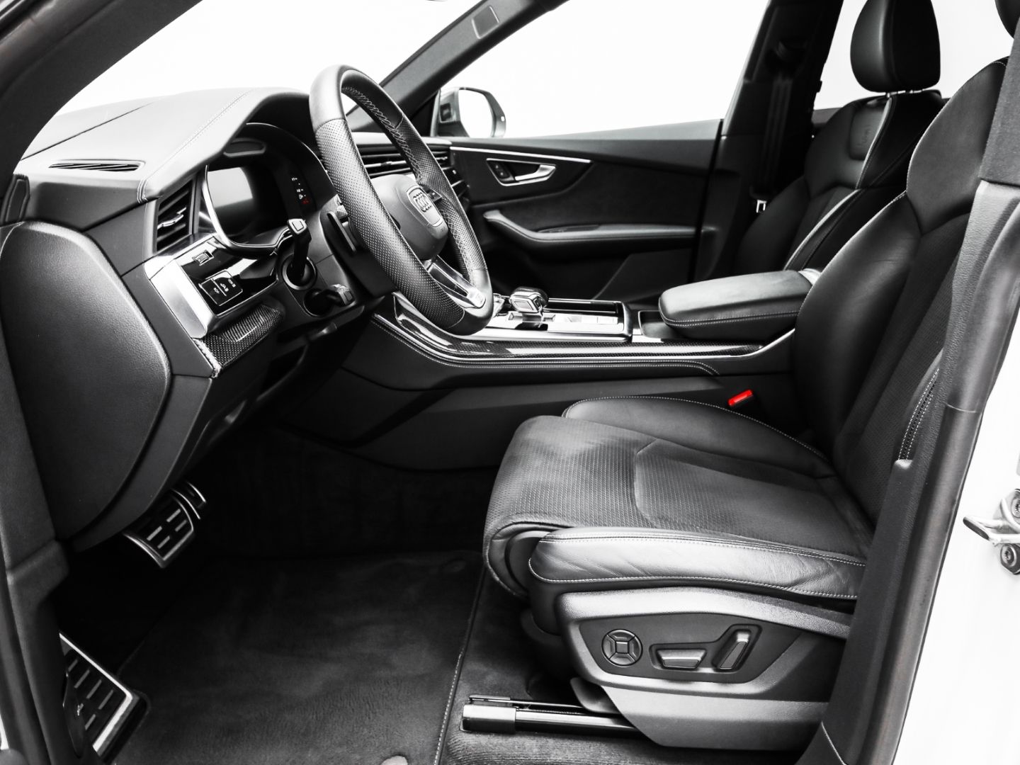 Audi Q8 50 TDI S line competition plus Pano AHK