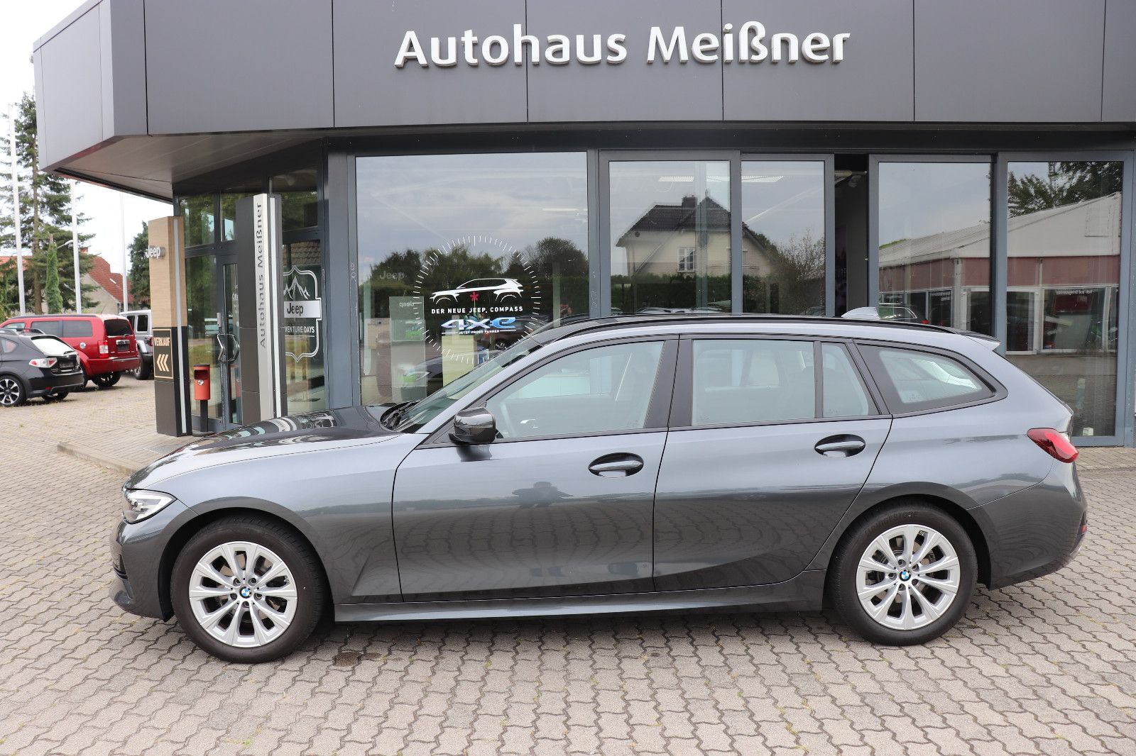 BMW 320i Touring Advantage - Samsaru's Car Outlet