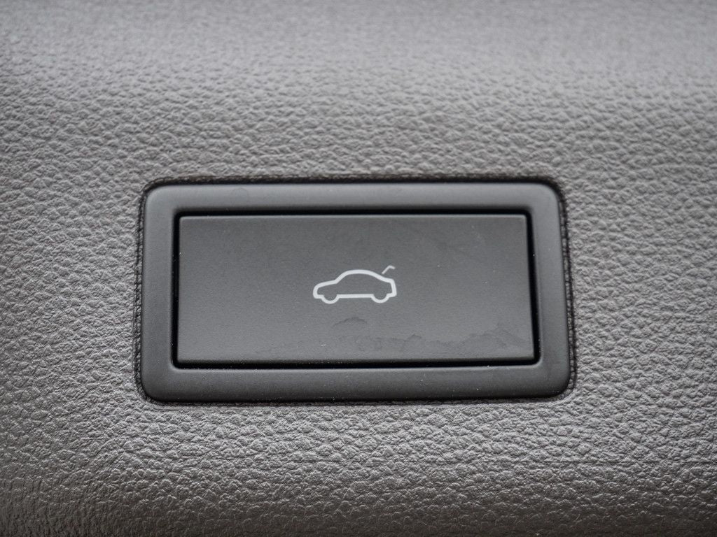 Volkswagen T7 Multivan 2.0TDI DSG - Samsaru's Car Outlet