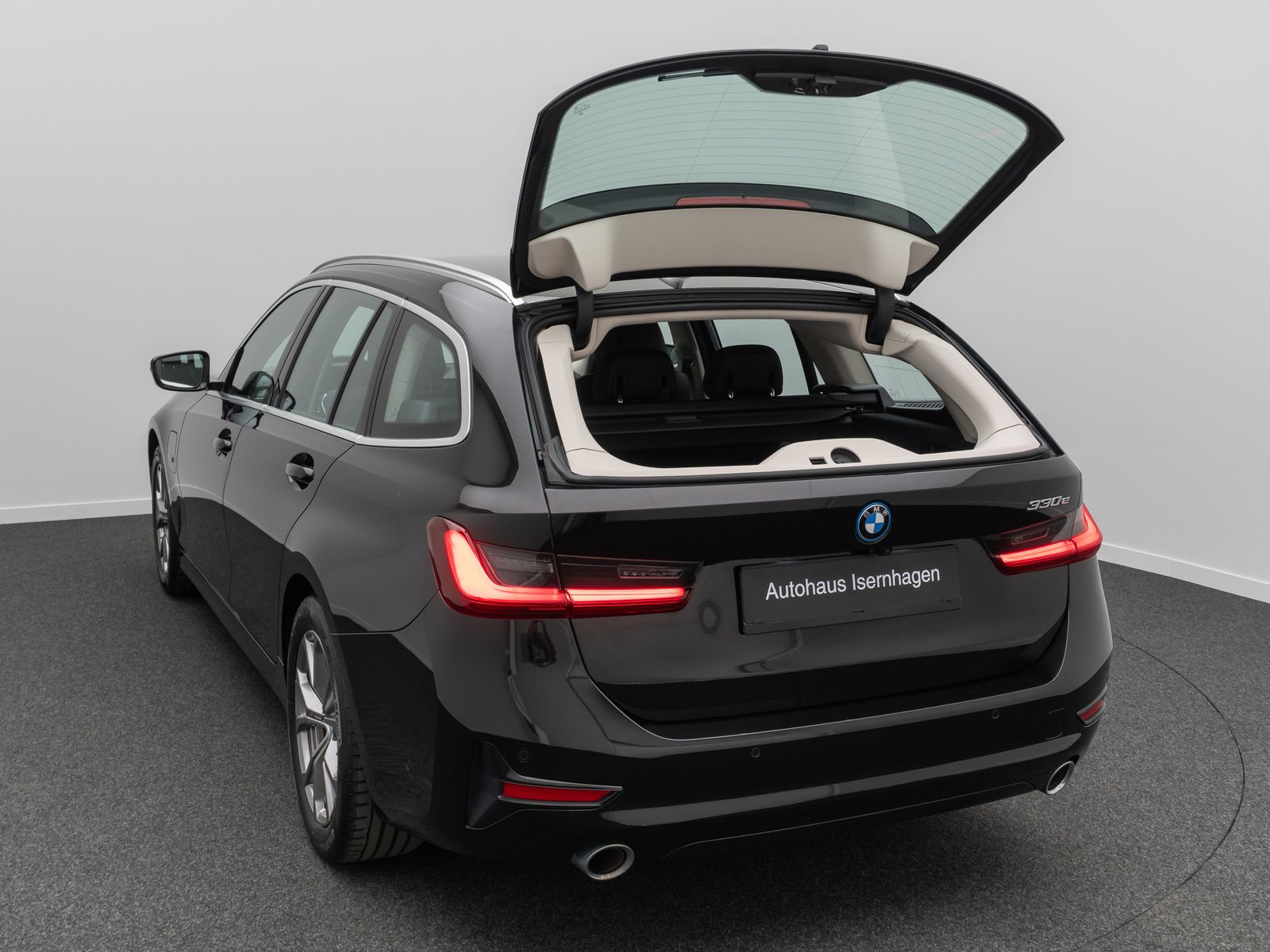 BMW 330e Sport Line - Samsaru's Car Outlet