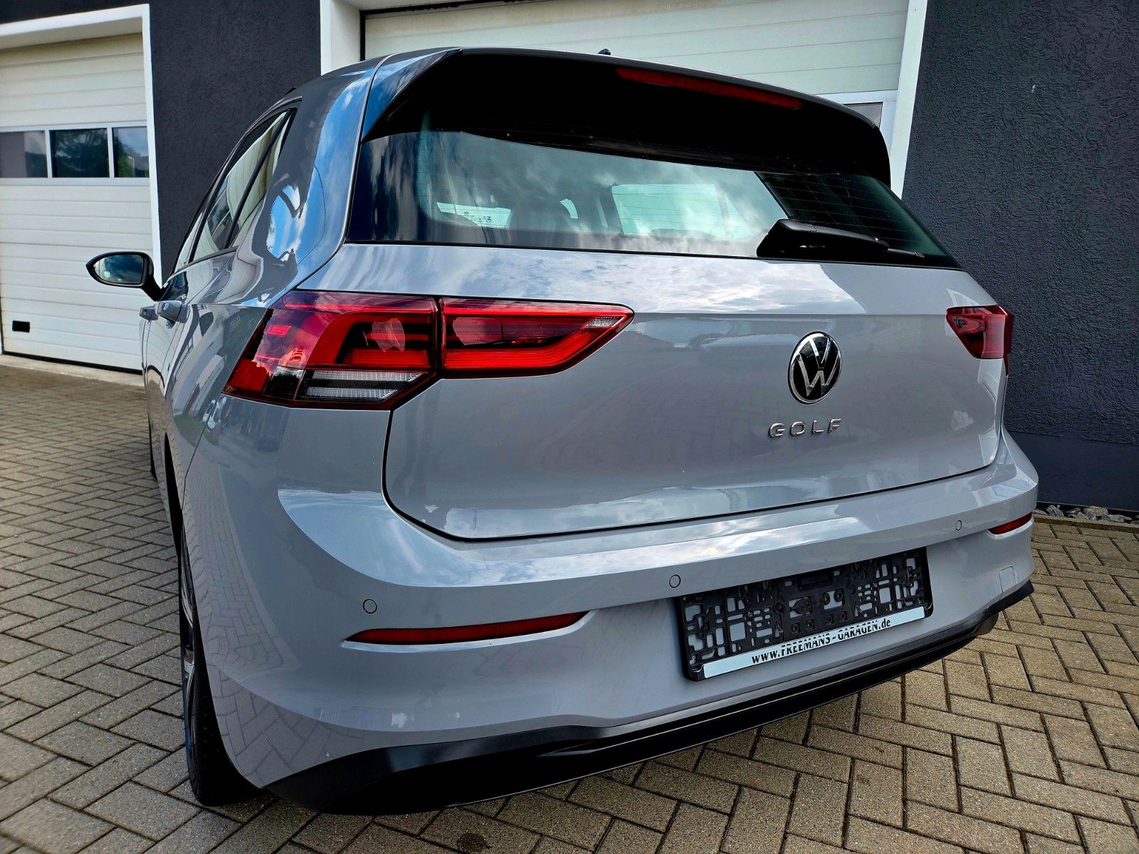 Volkswagen Golf VIII Life - Samsaru's Car Outlet