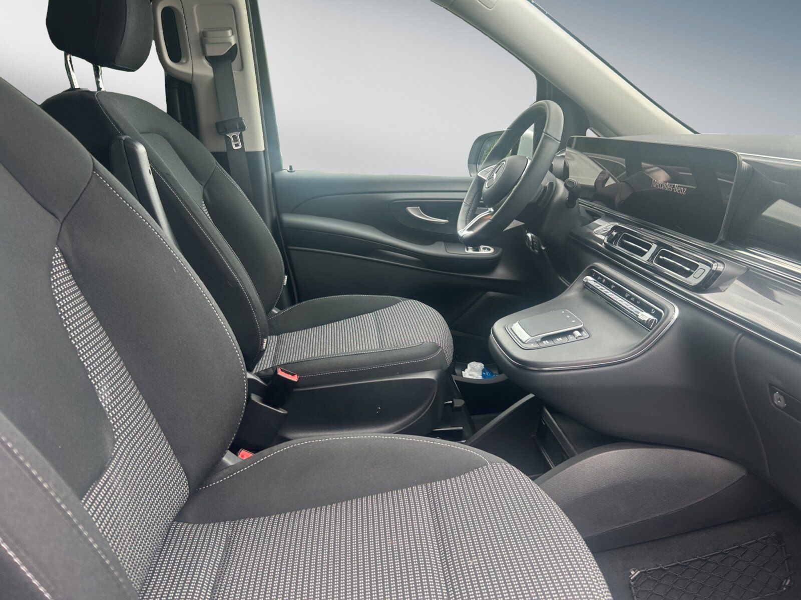 Mercedes-Benz V 220 d - Samsaru's Car Outlet