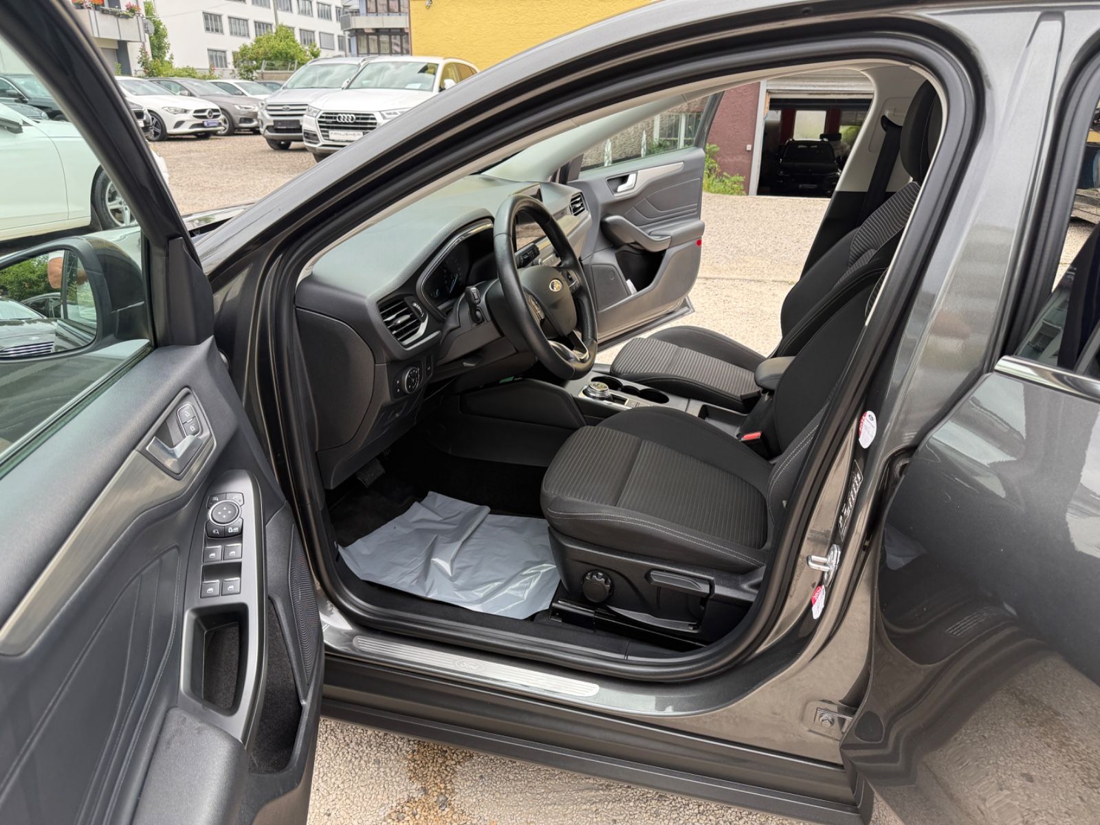 Ford Focus Turnier Aut Titanium - Samsaru's Car Outlet