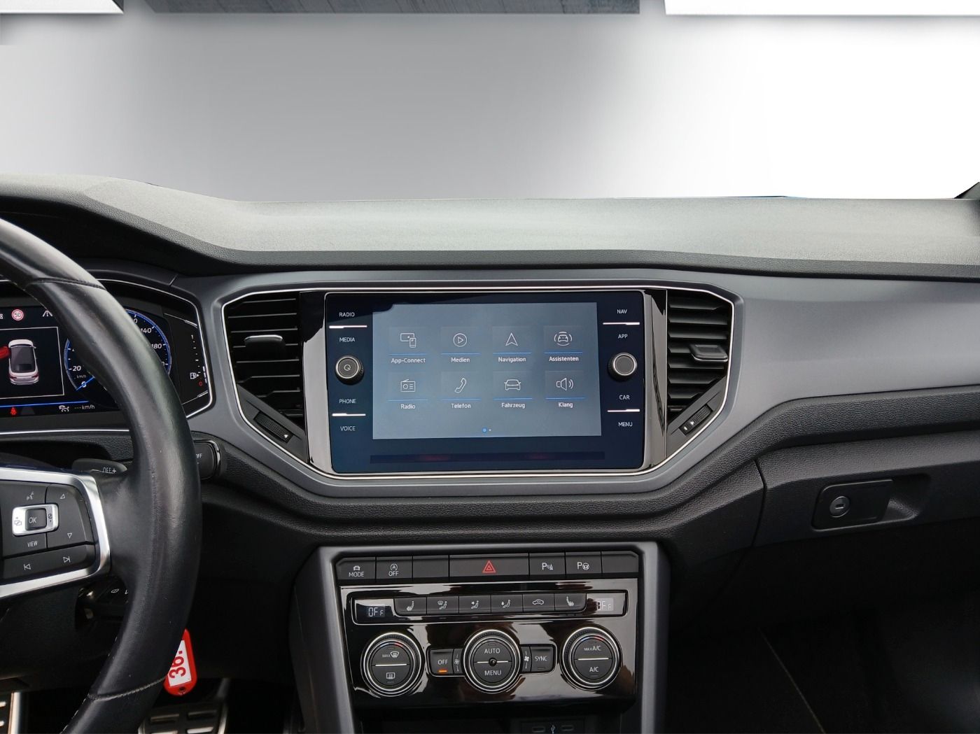 Volkswagen T-Roc 1.5 TSI - Samsaru's Car Outlet