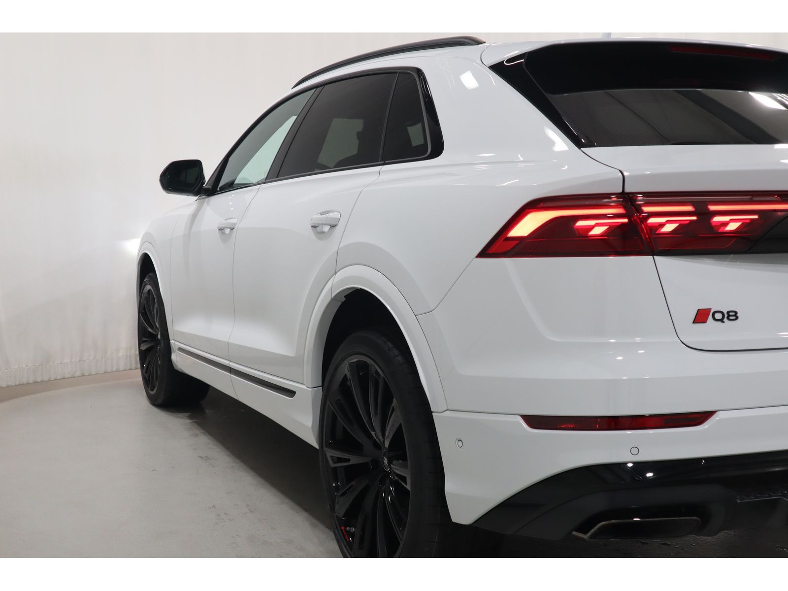 Audi Q8 SUV 50 TDI S line - Samsaru's Car Outlet