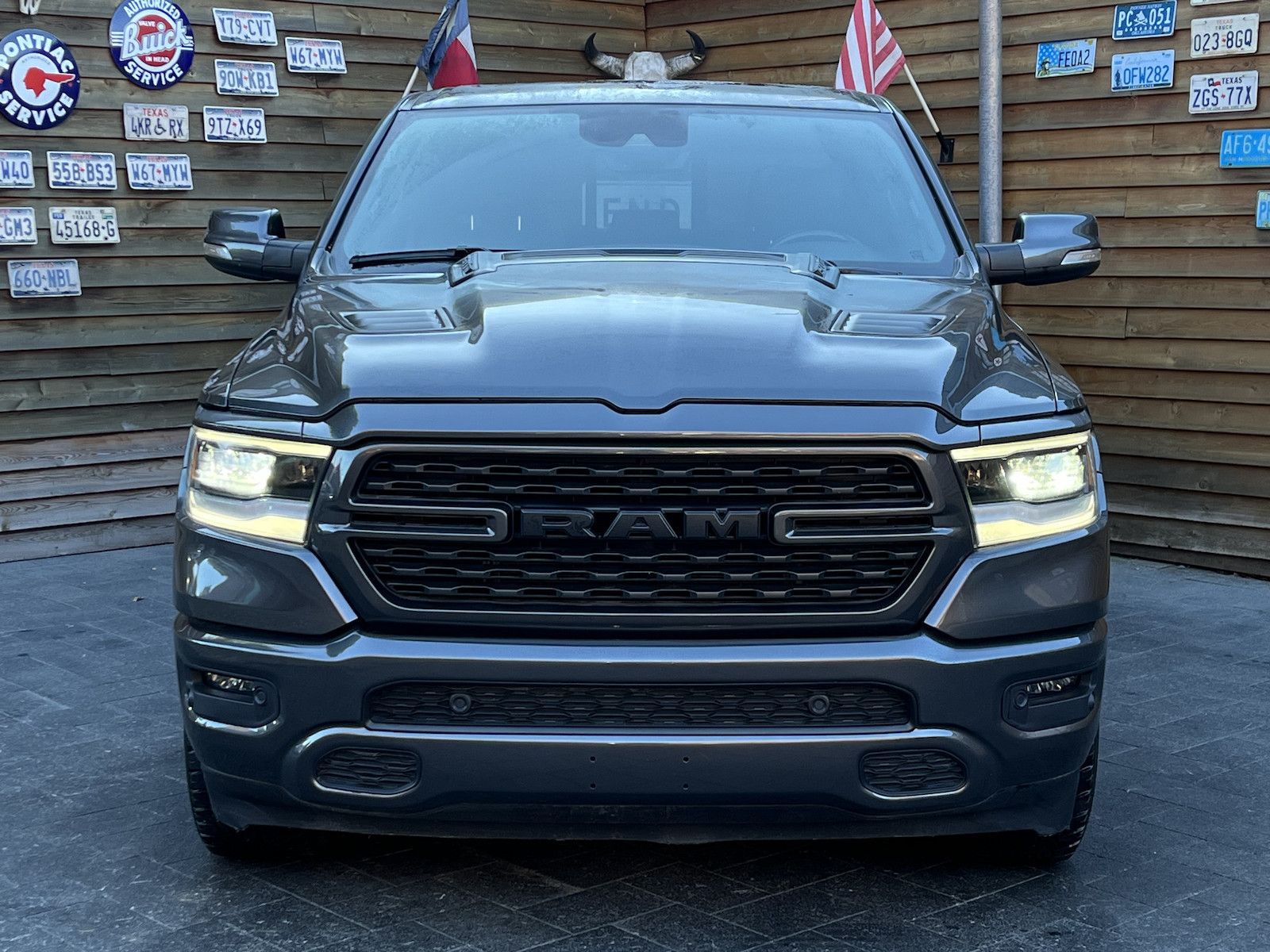 Dodge RAM 1500 SPORT 5,7L Pano 4x4 LPG 12´´ Navi AHK