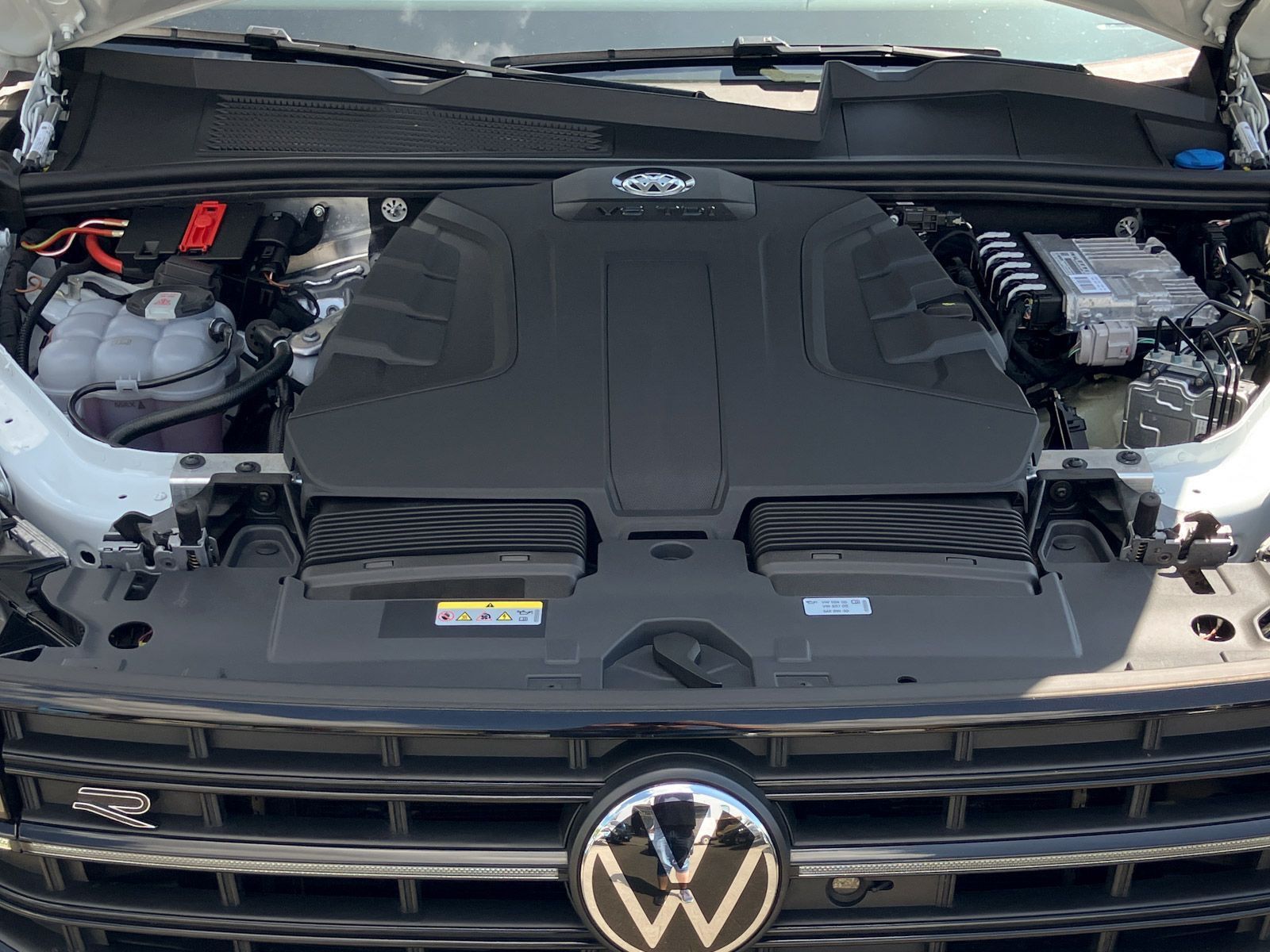 Volkswagen Touareg R-Line 3.0 V6 TDI - Samsaru's Car Outlet