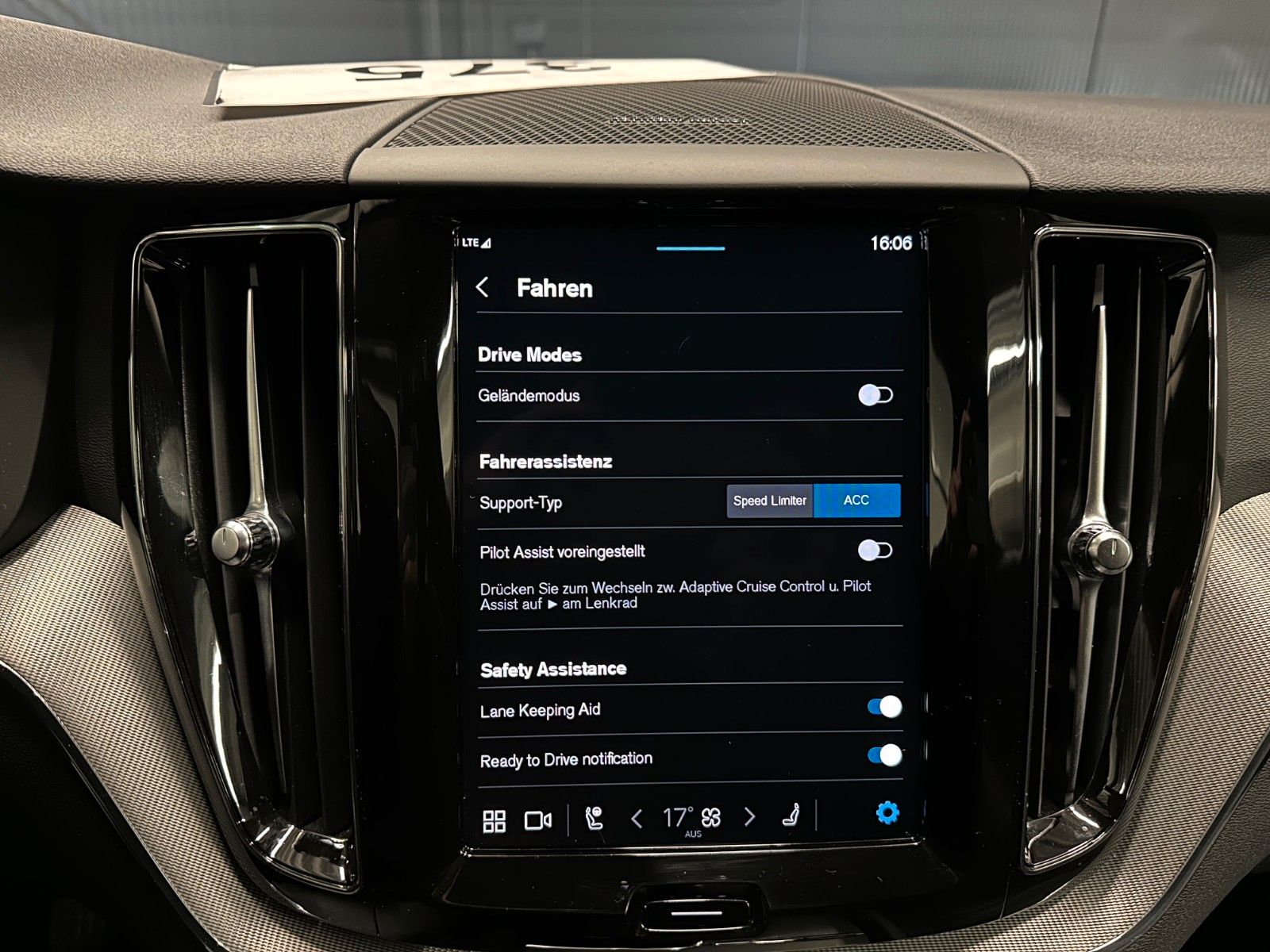 Volvo XC60 Plus Dark AWD *LEDER/Sport*AHK*Business*