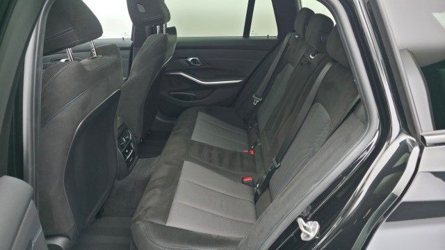 BMW 318i Touring M Sport AHK Panorama !Facelift!
