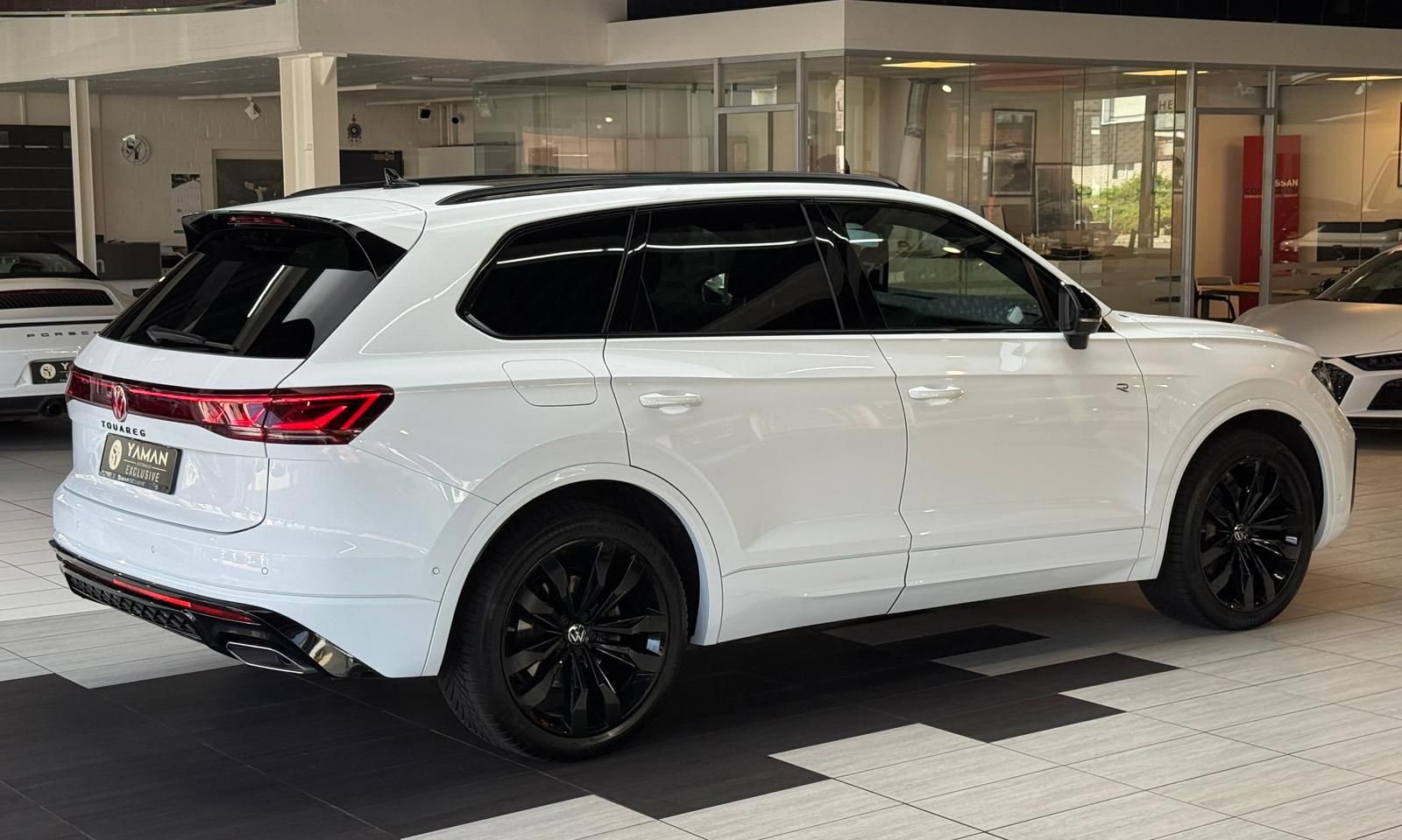 Volkswagen Touareg 3.0 TDI 4M R-Line Pano*HuD*StHzg*Massage