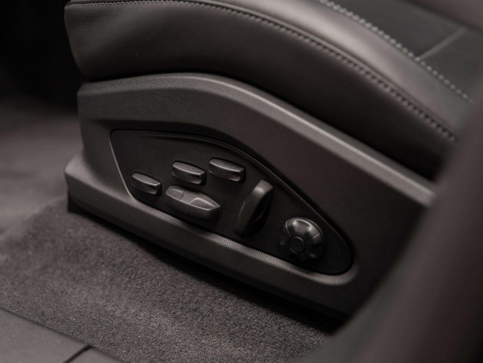 Porsche Macan 4S 100KW/22 RS/AIR/MATRIX/TREKH/CHRONO/PAN