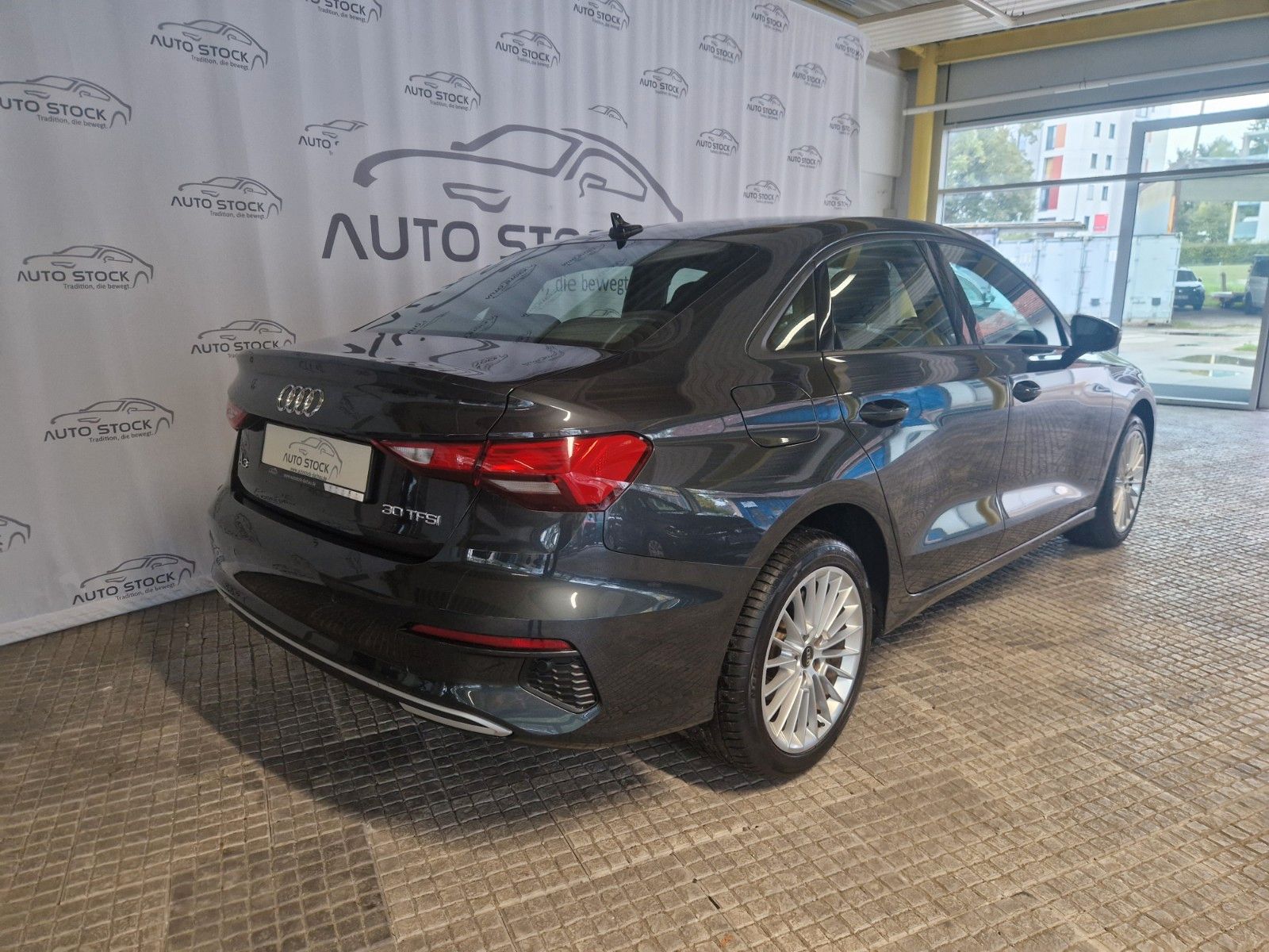 Audi A3 30 TFSI S tronic advanced LED Navi PDC Sitzh.