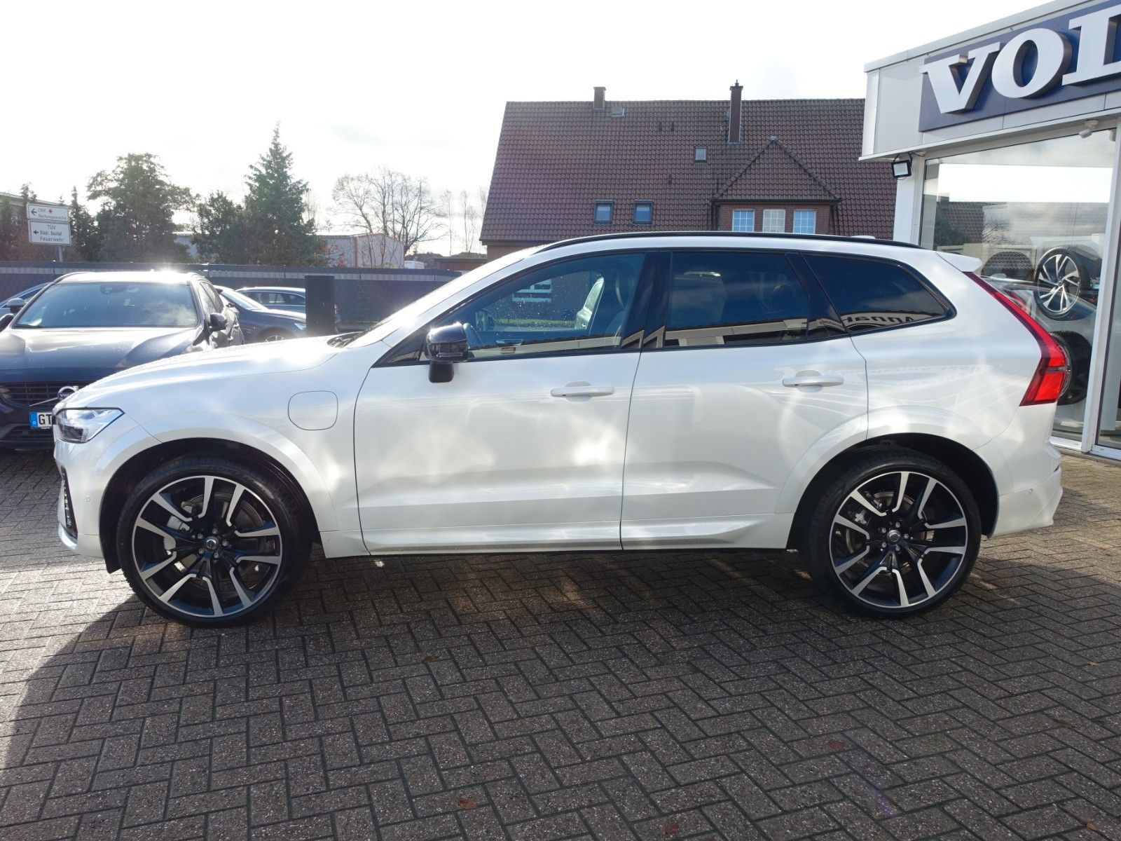 Volvo XC60 T6 Black Edition Plus Dark 360°/AHK/22"