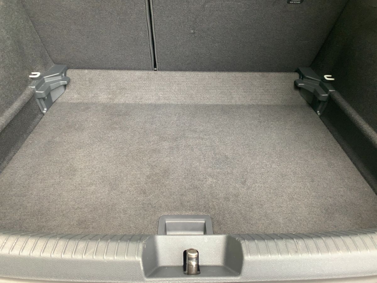 Volkswagen Taigo 1.0 TSI DSG R-LINE - Samsaru's Car Outlet