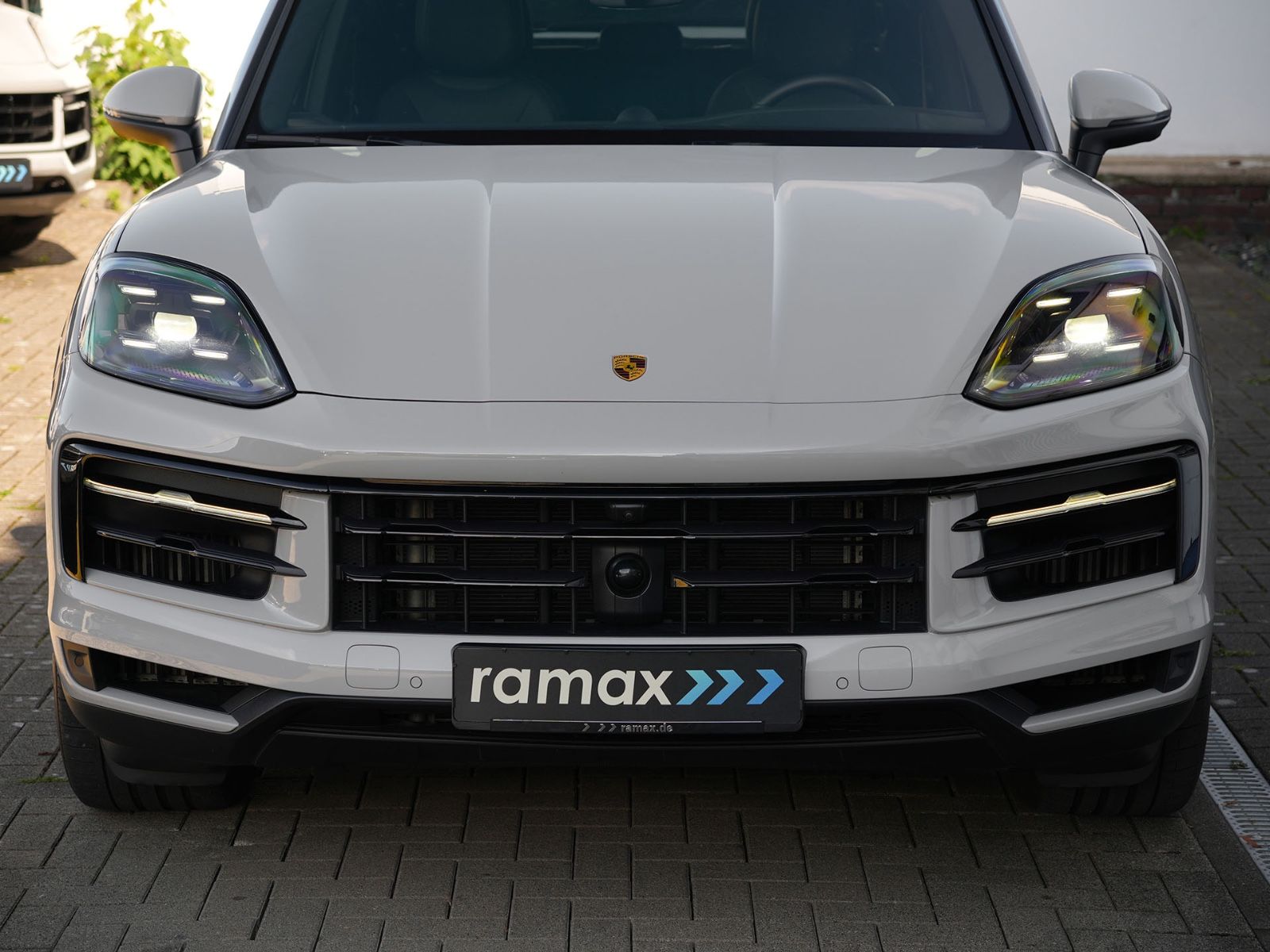 Porsche E-Hybrid INNODRIVE-LUFTF.-PANO-AHK-MASSAGE-VOLL