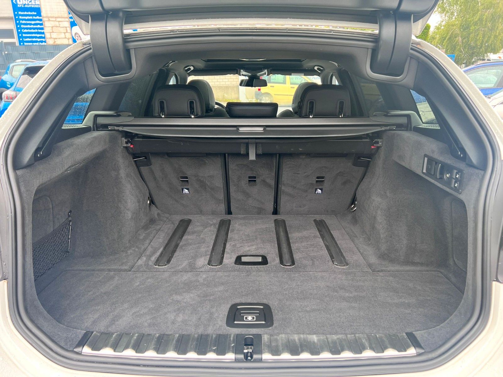 BMW 330i xDRIVE M SPORT - Samsaru's Car Outlet