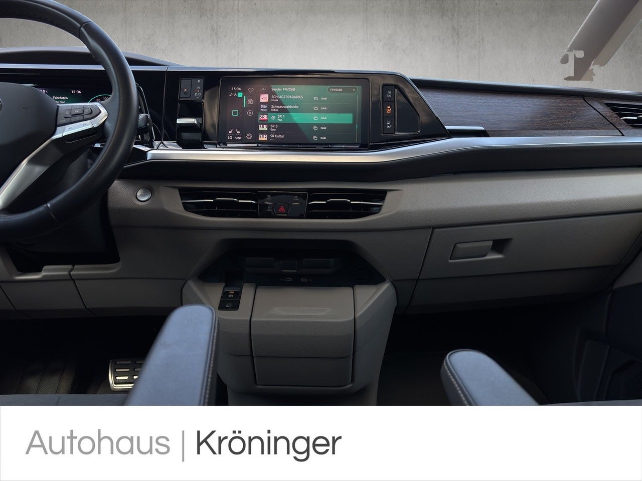Volkswagen T7 Multivan Style - Samsaru's Car Outlet
