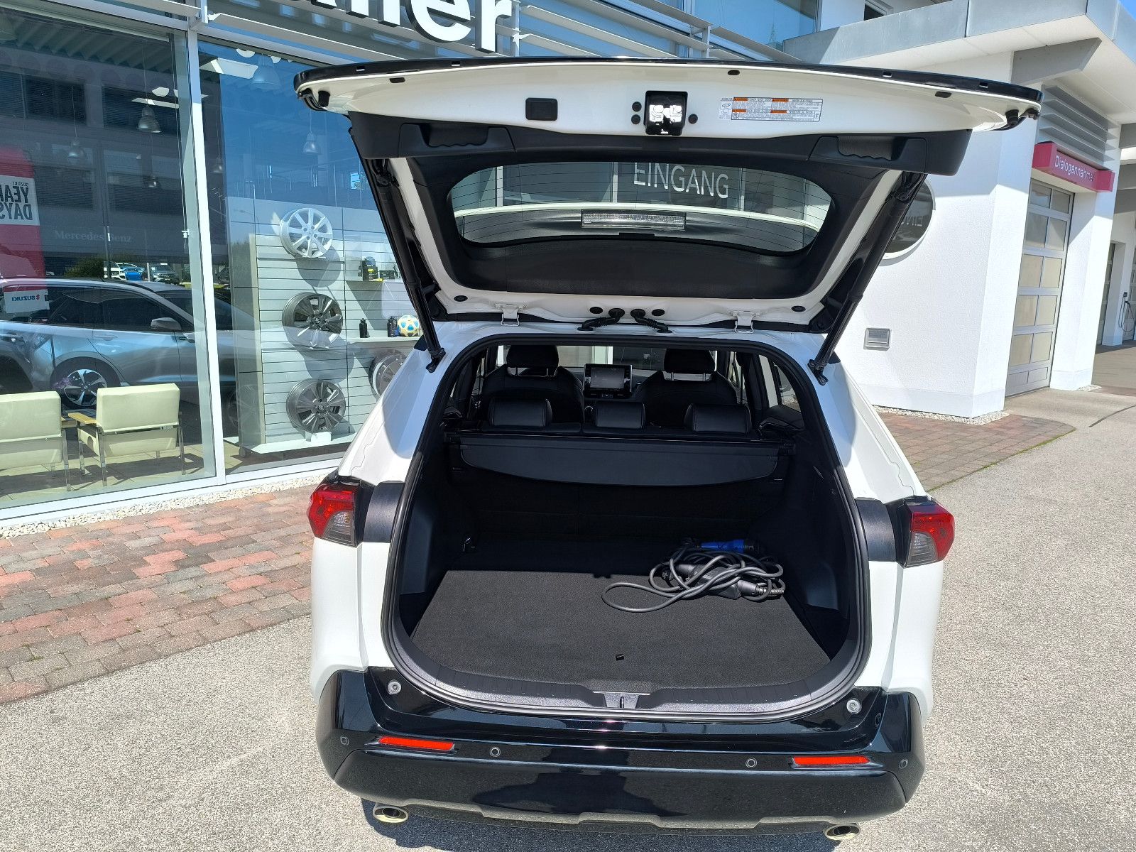 Toyota RAV 4 2.5 Plug-In Hybrid Auto AWD - Samsaru's Car Outlet