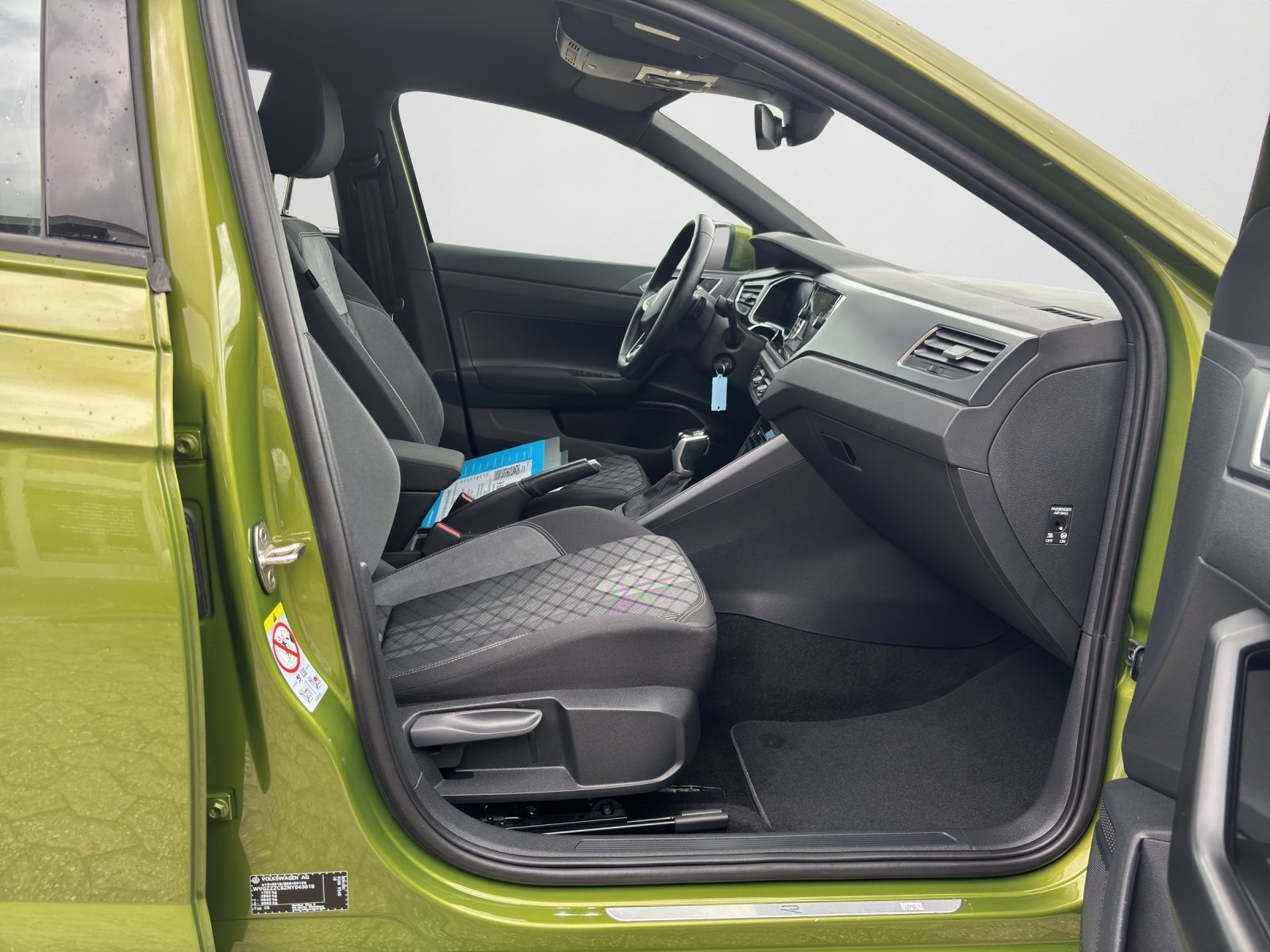 Volkswagen Taigo 1.5 TSI DSG R-line - Samsaru's Car Outlet
