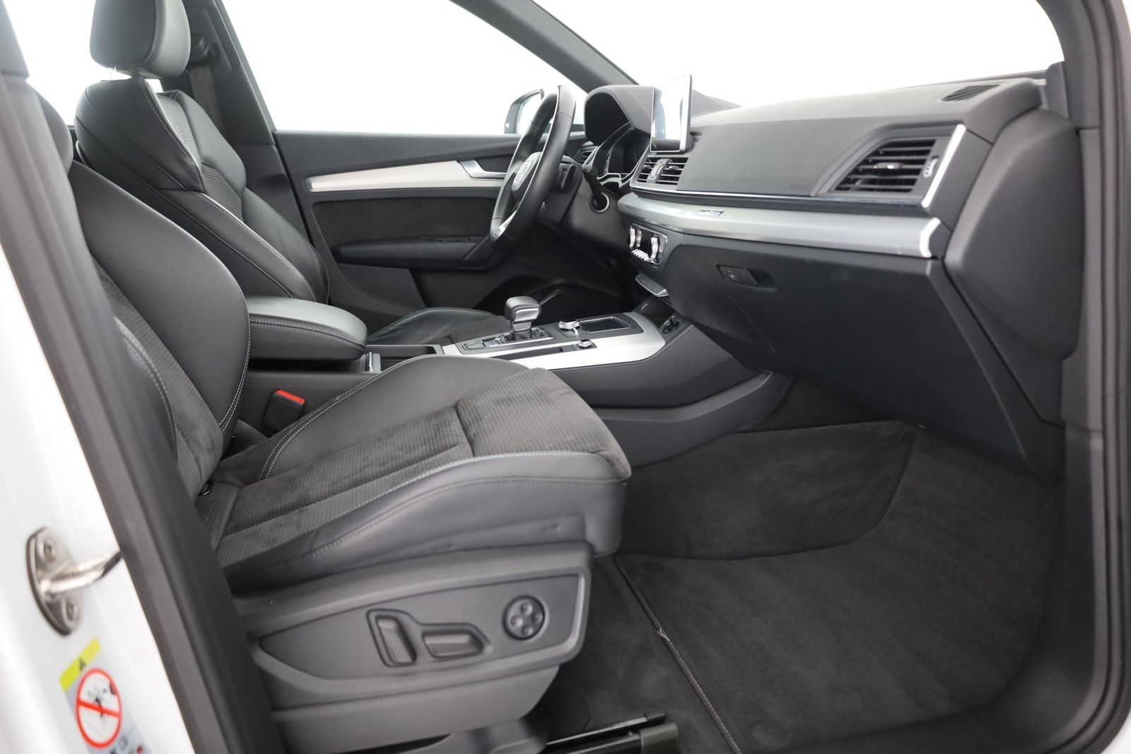 Audi Q5 55 TFSIe 2x S-Line quattro - Samsaru's Car Outlet