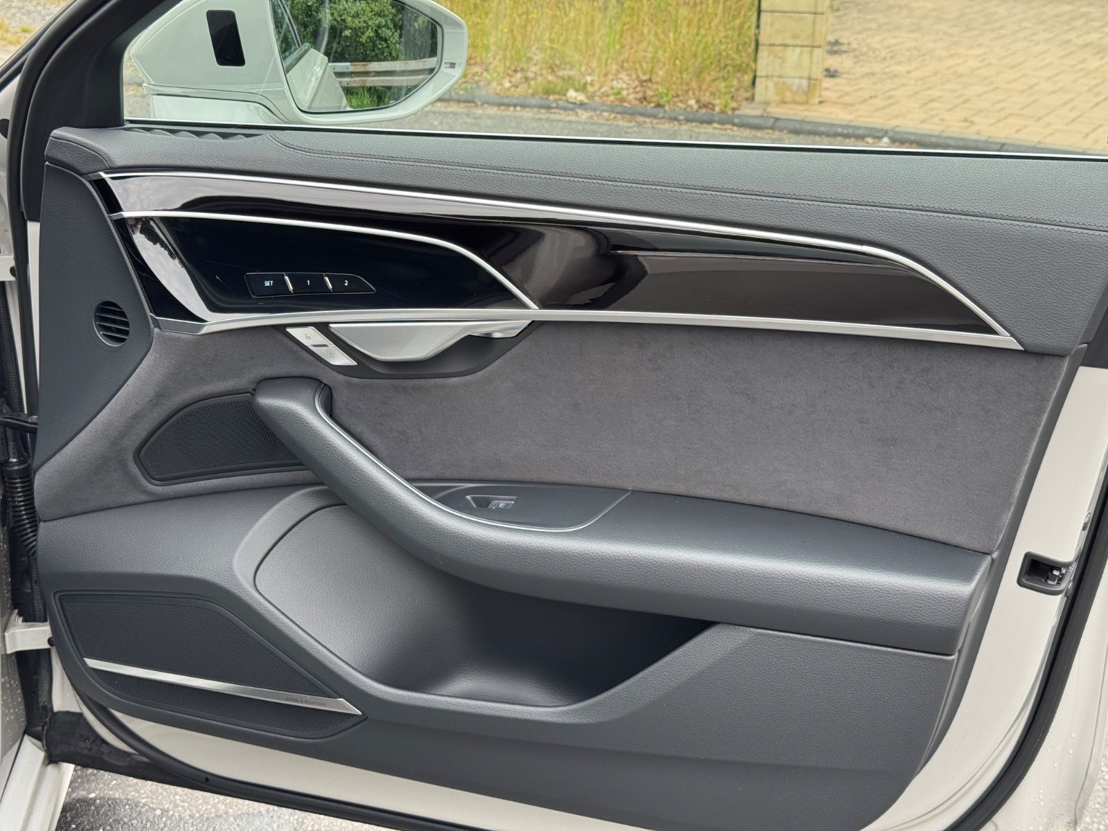 Audi A8 55 TFSI quattro S-line - Samsaru's Car Outlet