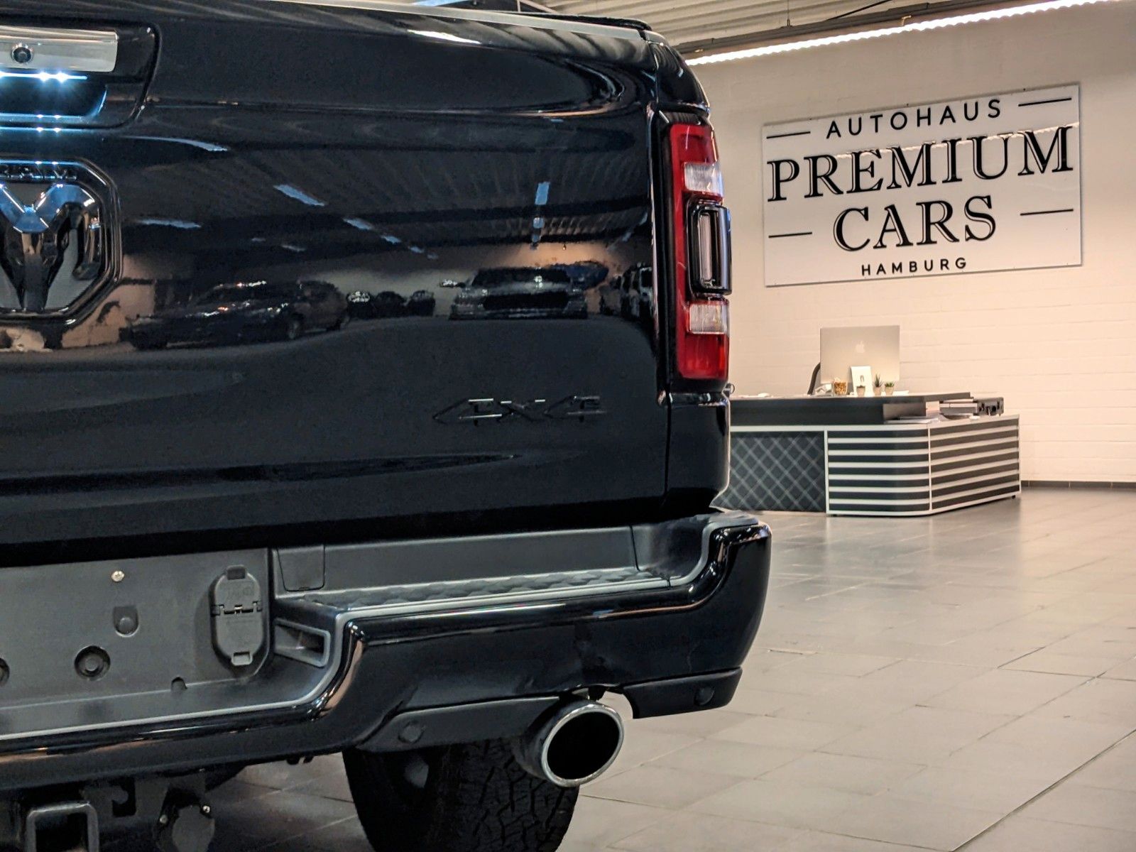 Dodge RAM 1500  Laramie Limited Night HEMI 5.7L   4x4