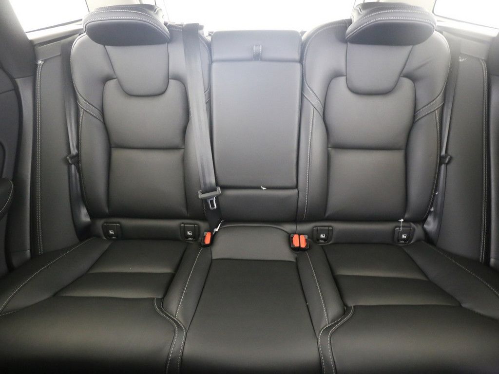 Volvo XC60 T8 AWD Ultra Dark HUD AHK STANDHZ 360° PANO