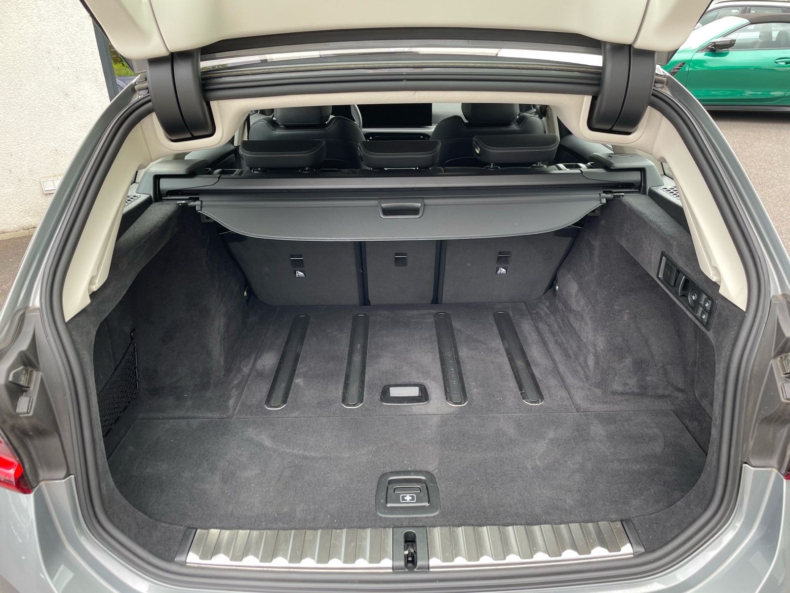 BMW 318i Touring || AHK ACC 360° Keyless eSitze LED