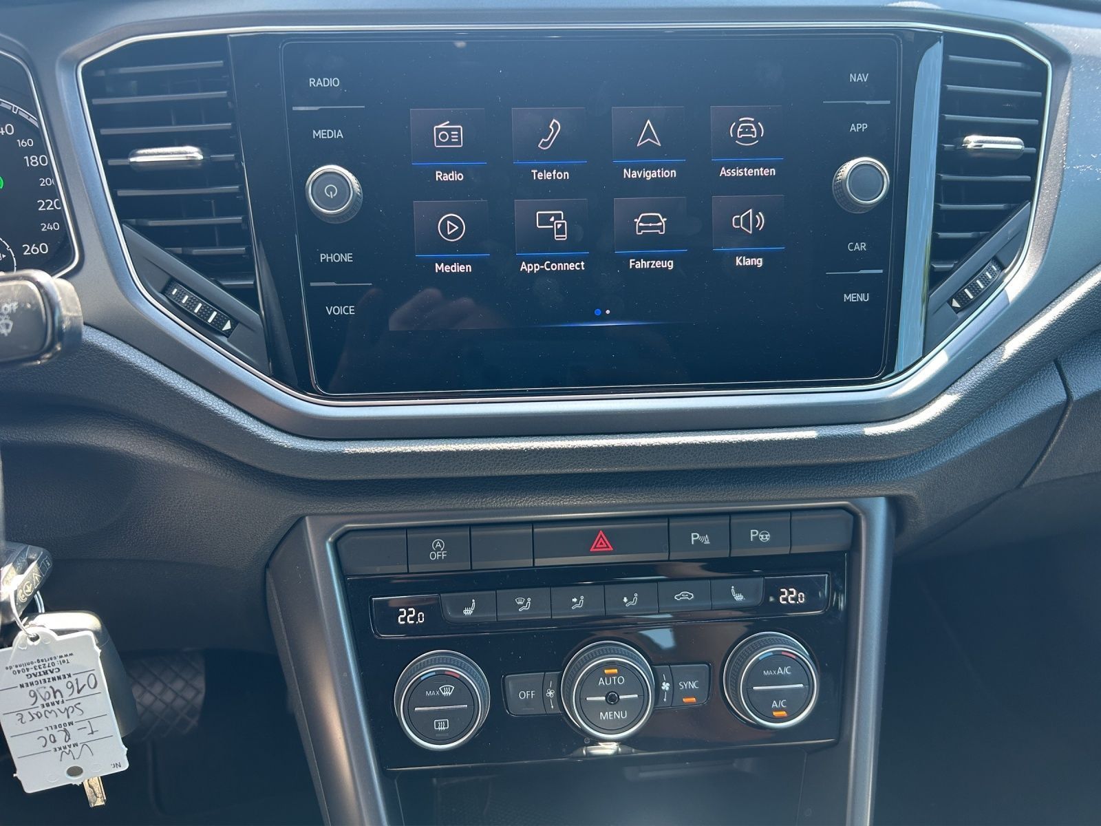 Volkswagen T-Roc 1.5 TSI Style DSG - Samsaru's Car Outlet