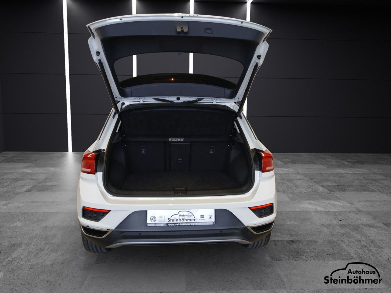 Volkswagen T-ROC United 1.5TSI DSG - Samsaru's Car Outlet