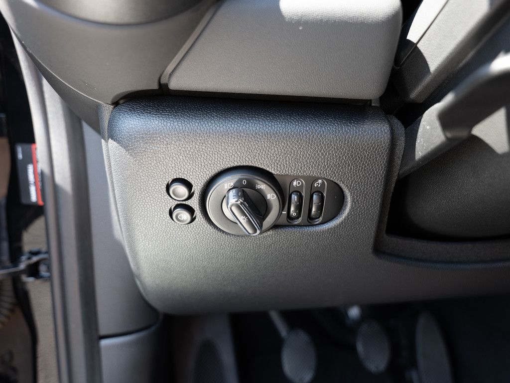 MINI One Essential Trim - Samsaru's Car Outlet