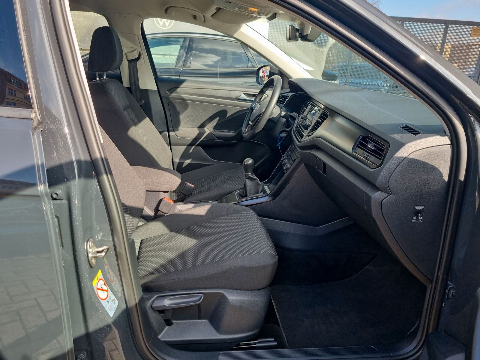 Volkswagen T-Roc 1.0 TSI - Samsaru's Car Outlet