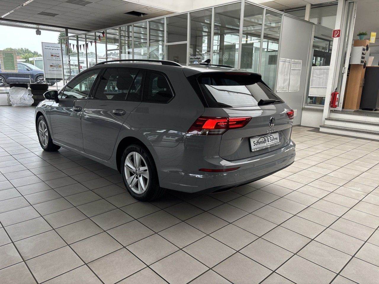 Volkswagen Golf Variant 1.0 eTSI Life - Samsaru's Car Outlet