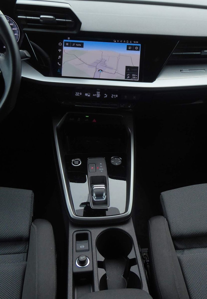 Audi A3 Sportback 45 TFSIe S-LINE/HEAD-UP/VIRTUAl/18"