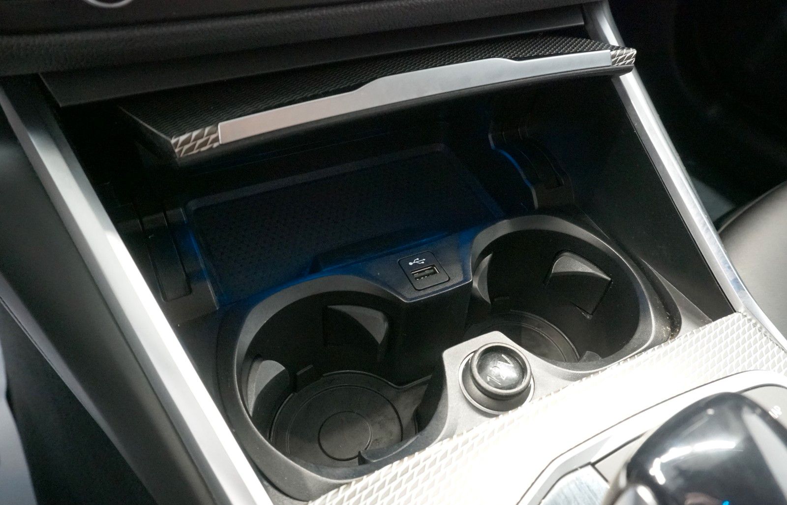 BMW 330 e xDrive M Sport - Samsaru's Car Outlet