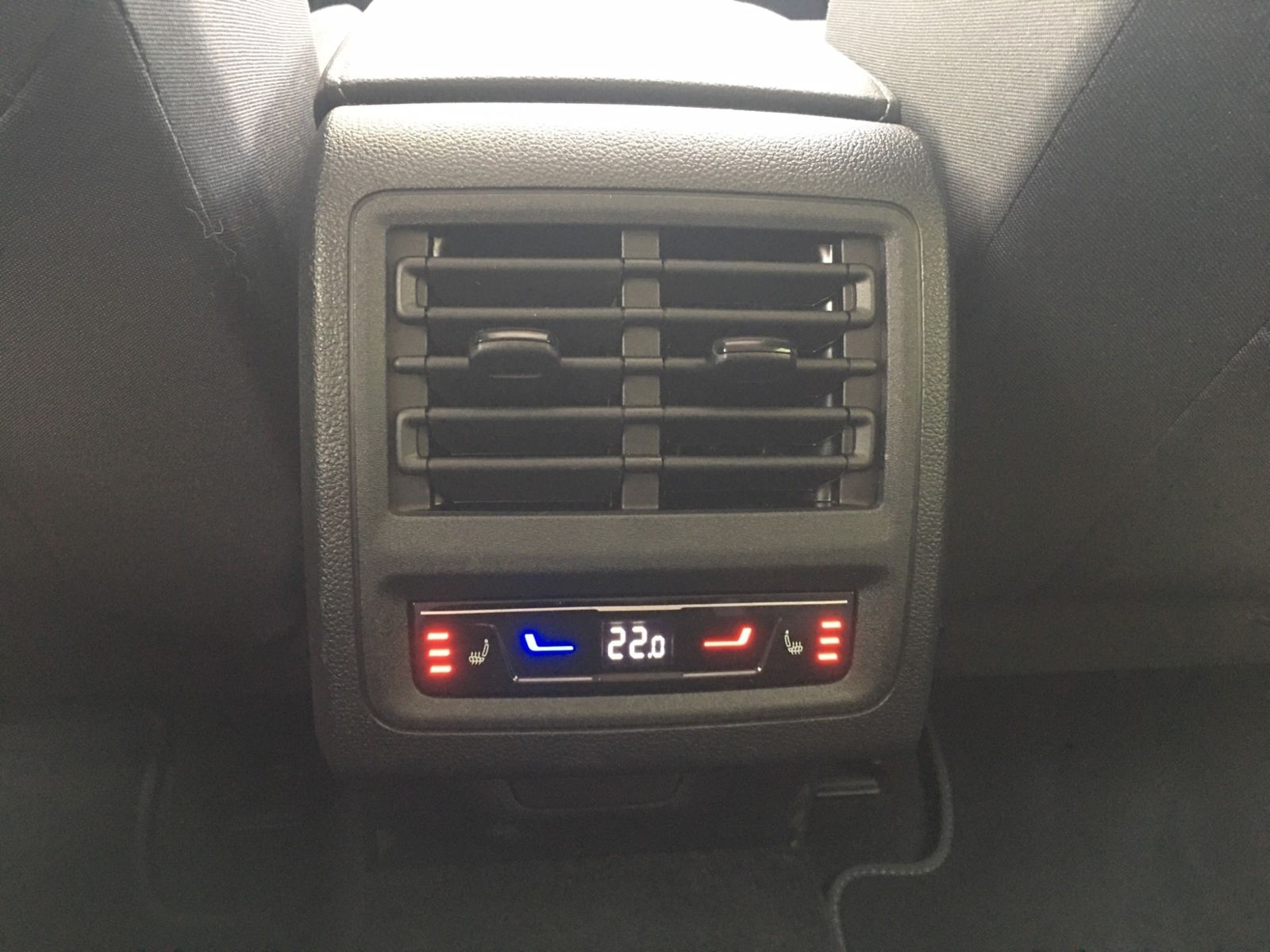 Volkswagen Golf VIII 1.5 TSI Life - Samsaru's Car Outlet