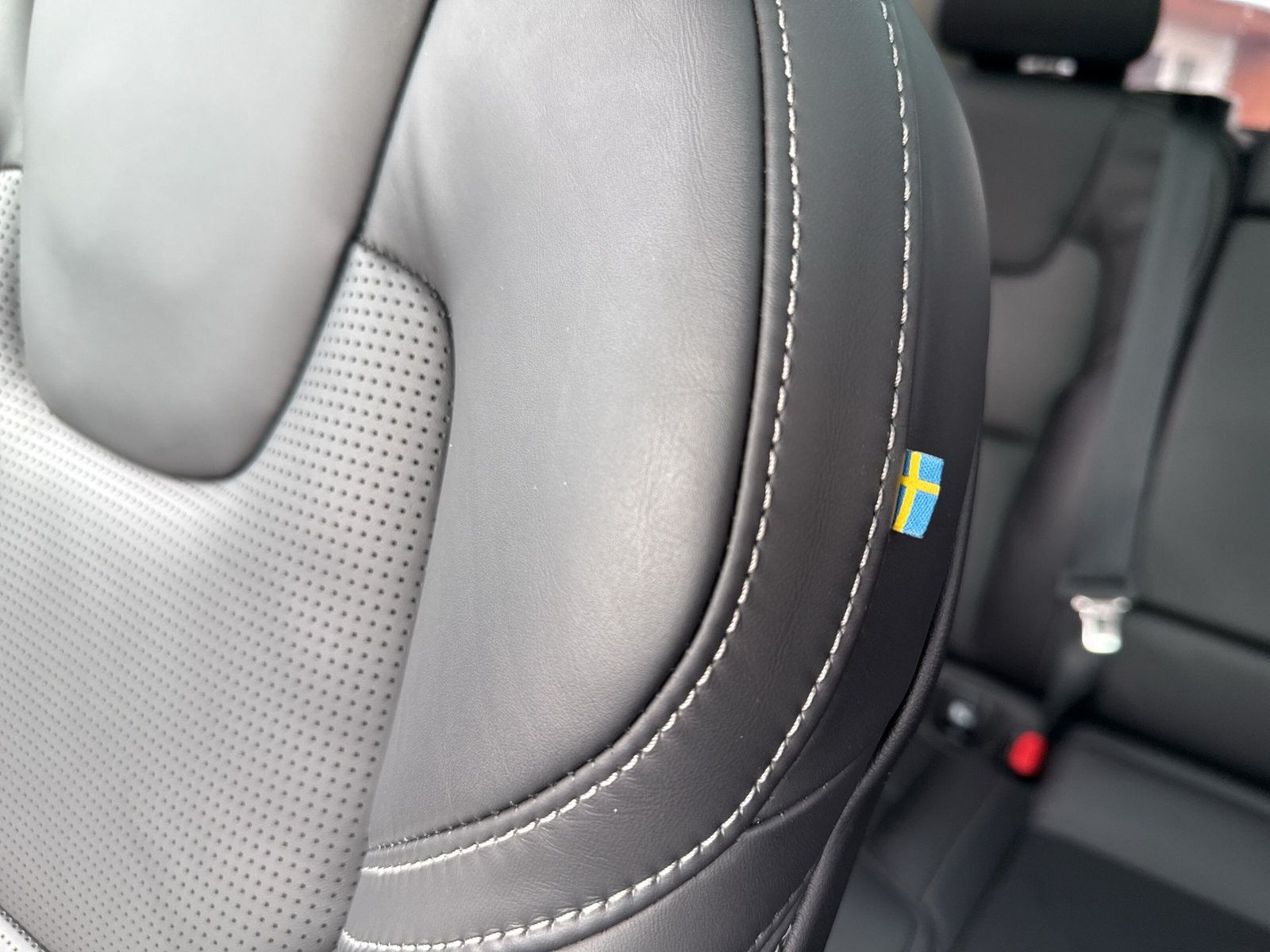 Volvo XC60 B5 Ultra Dark AWD !!! VOLLAUSSTATTUNG !!!