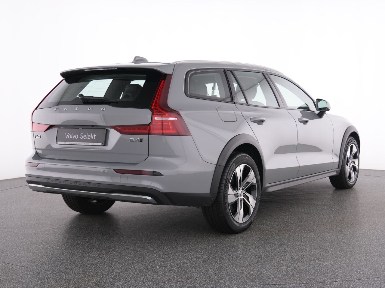 Volvo V60 Cross Country B4 AWD Plus+WINTERPAK+RFK+
