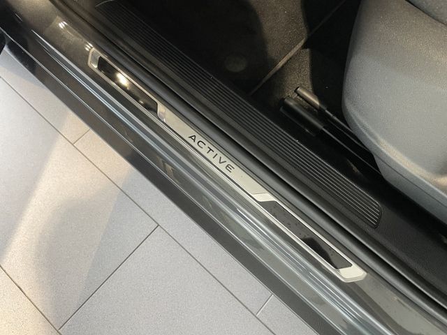 Volkswagen T-Roc 1.5 TSI Active - Samsaru's Car Outlet