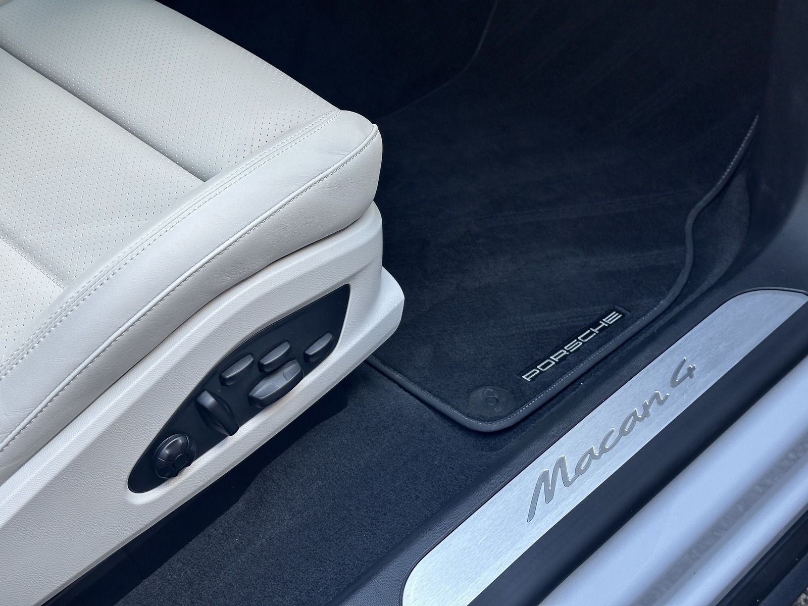 Porsche Macan 4 Exclusive - Samsaru's Car Outlet