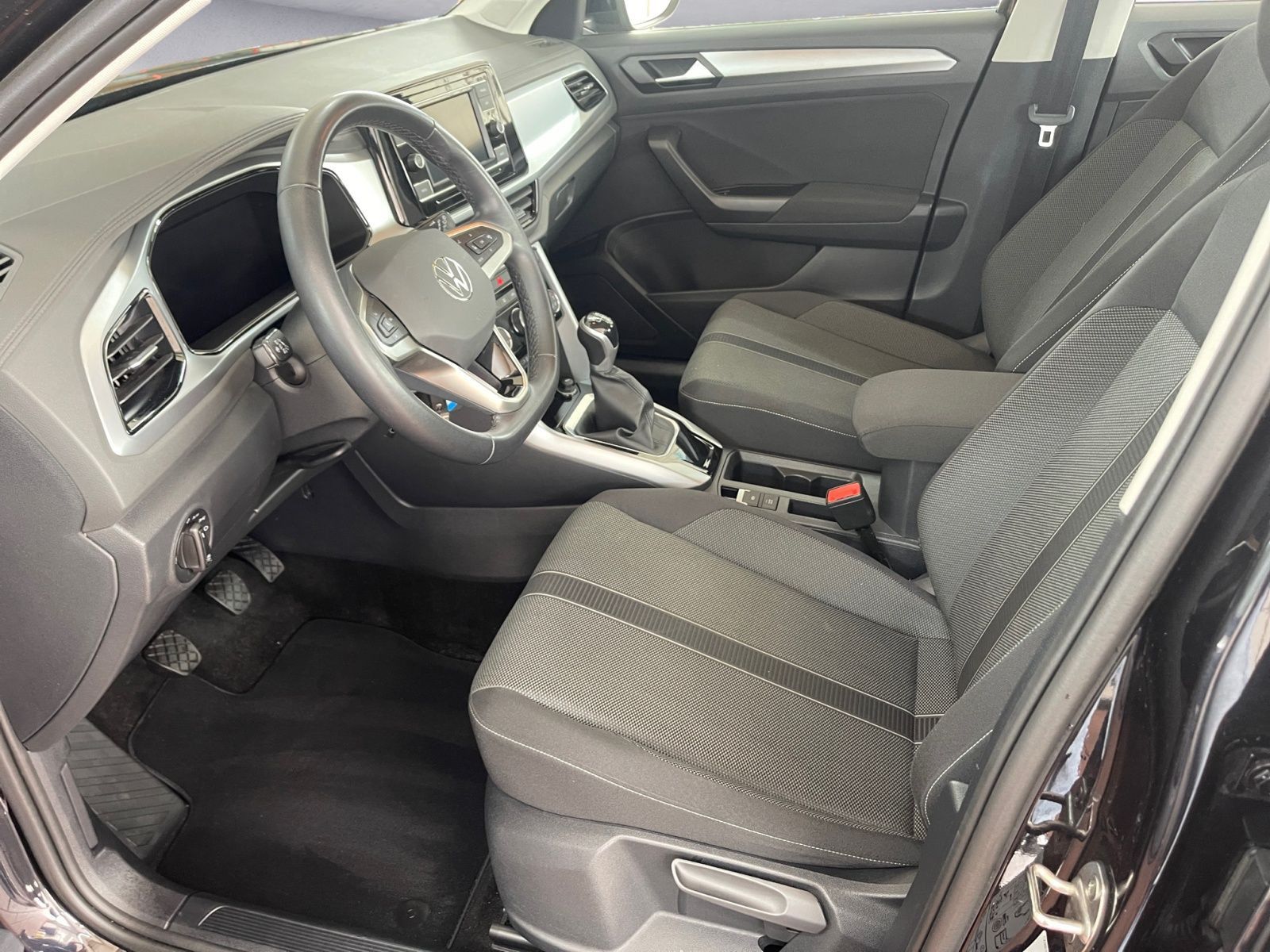 Volkswagen T-Roc Life 1.0 l TSI - Samsaru's Car Outlet
