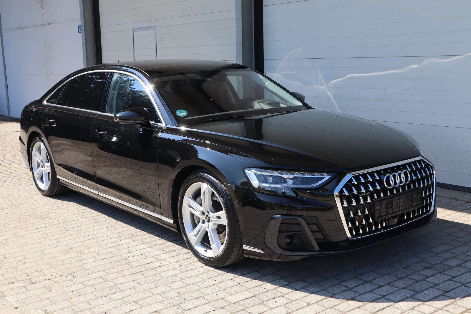 Audi A8L 60 TFSIe lang - Samsaru's Car Outlet